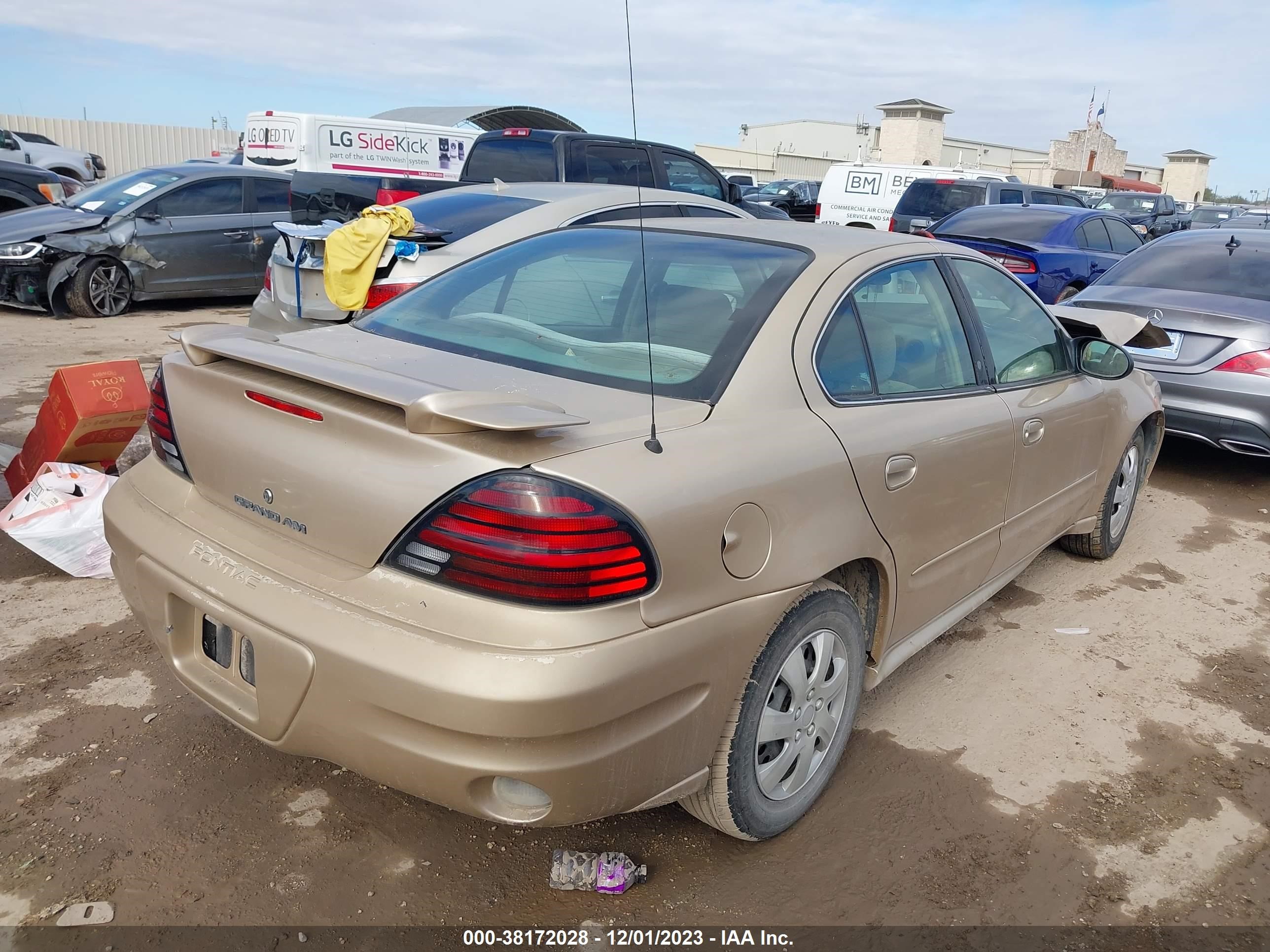 Photo 3 VIN: 1G2NE52E35M235638 - PONTIAC GRAND AM 