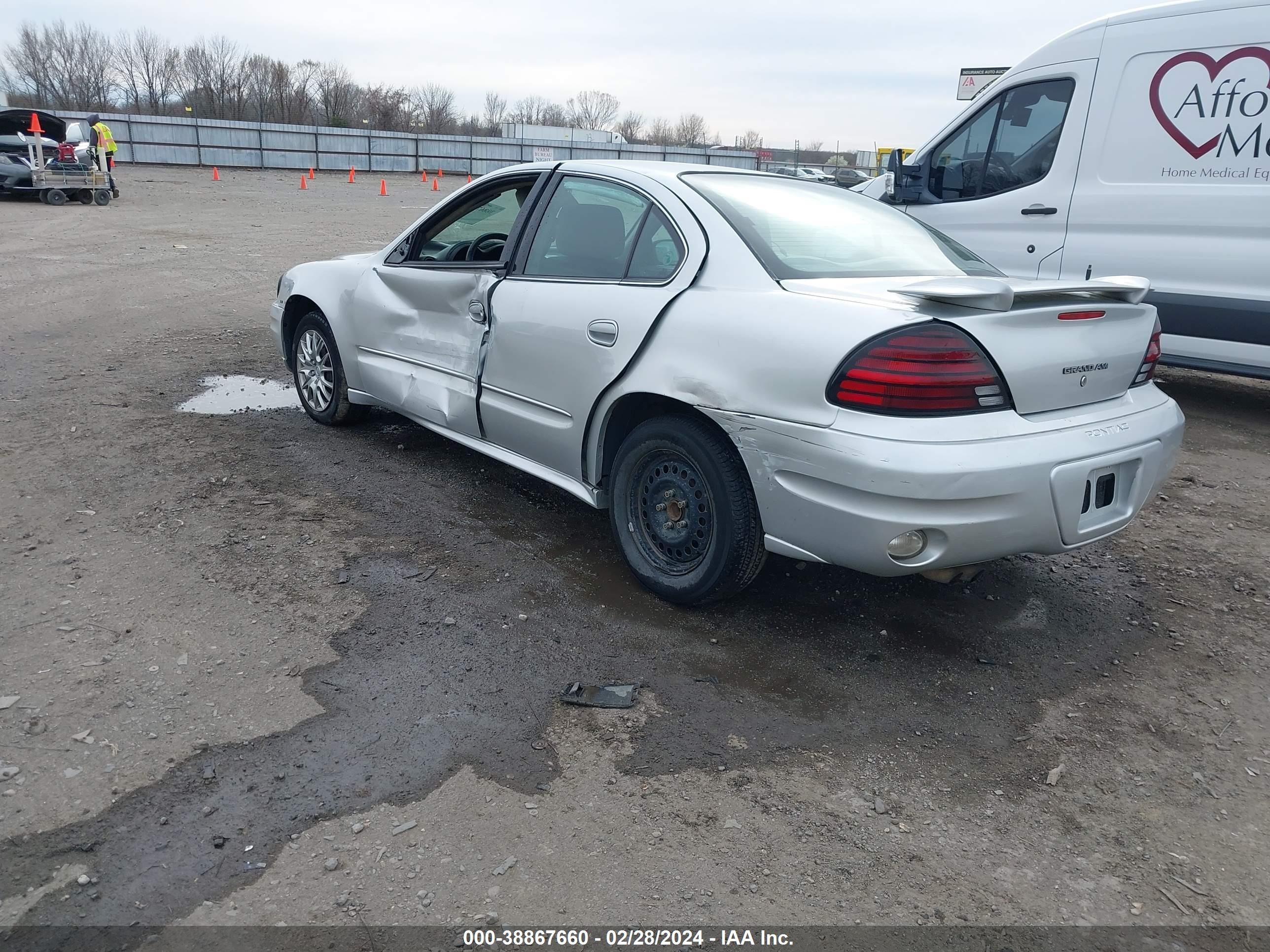 Photo 2 VIN: 1G2NE52EX5M147170 - PONTIAC GRAND AM 