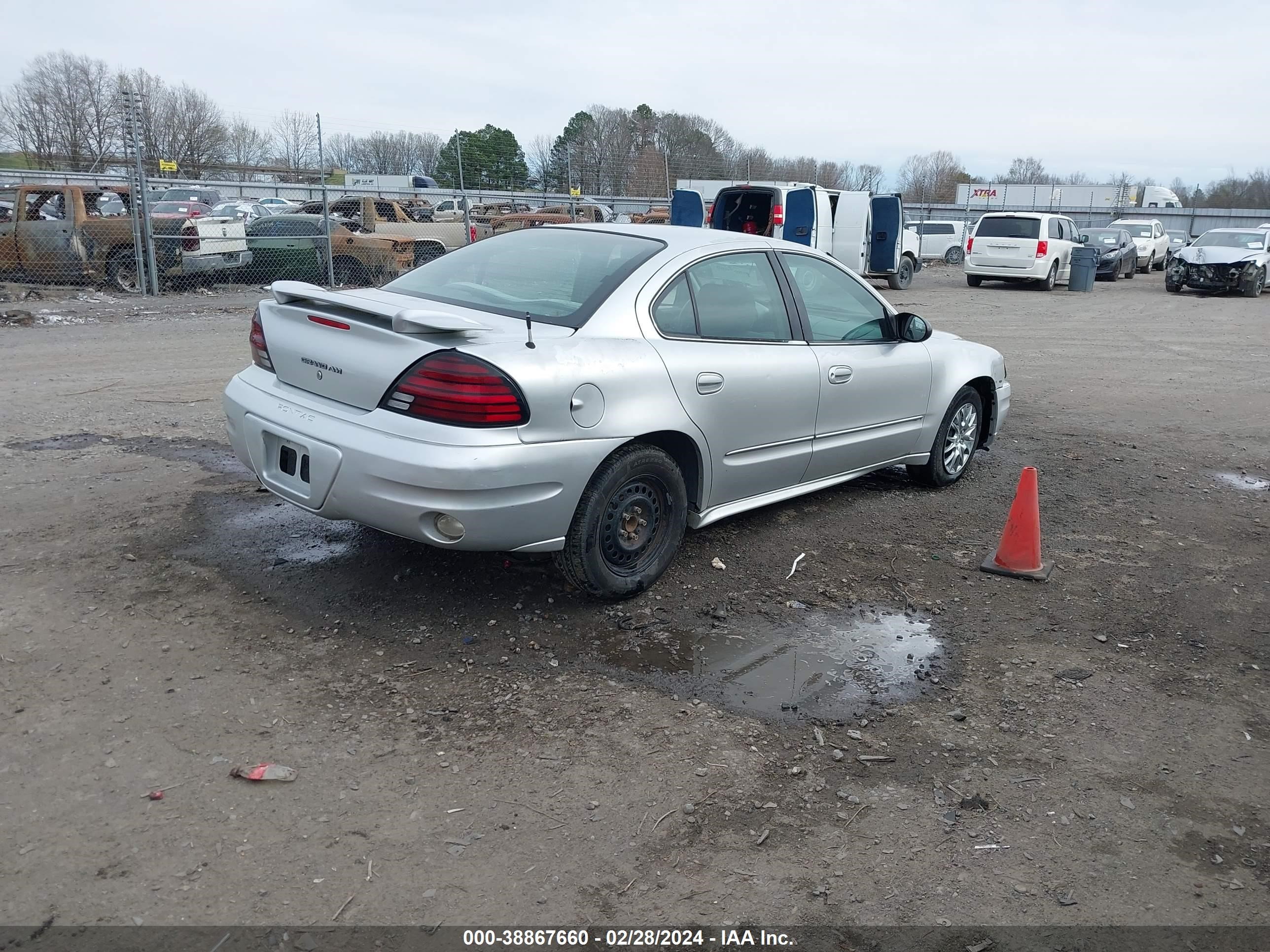 Photo 3 VIN: 1G2NE52EX5M147170 - PONTIAC GRAND AM 