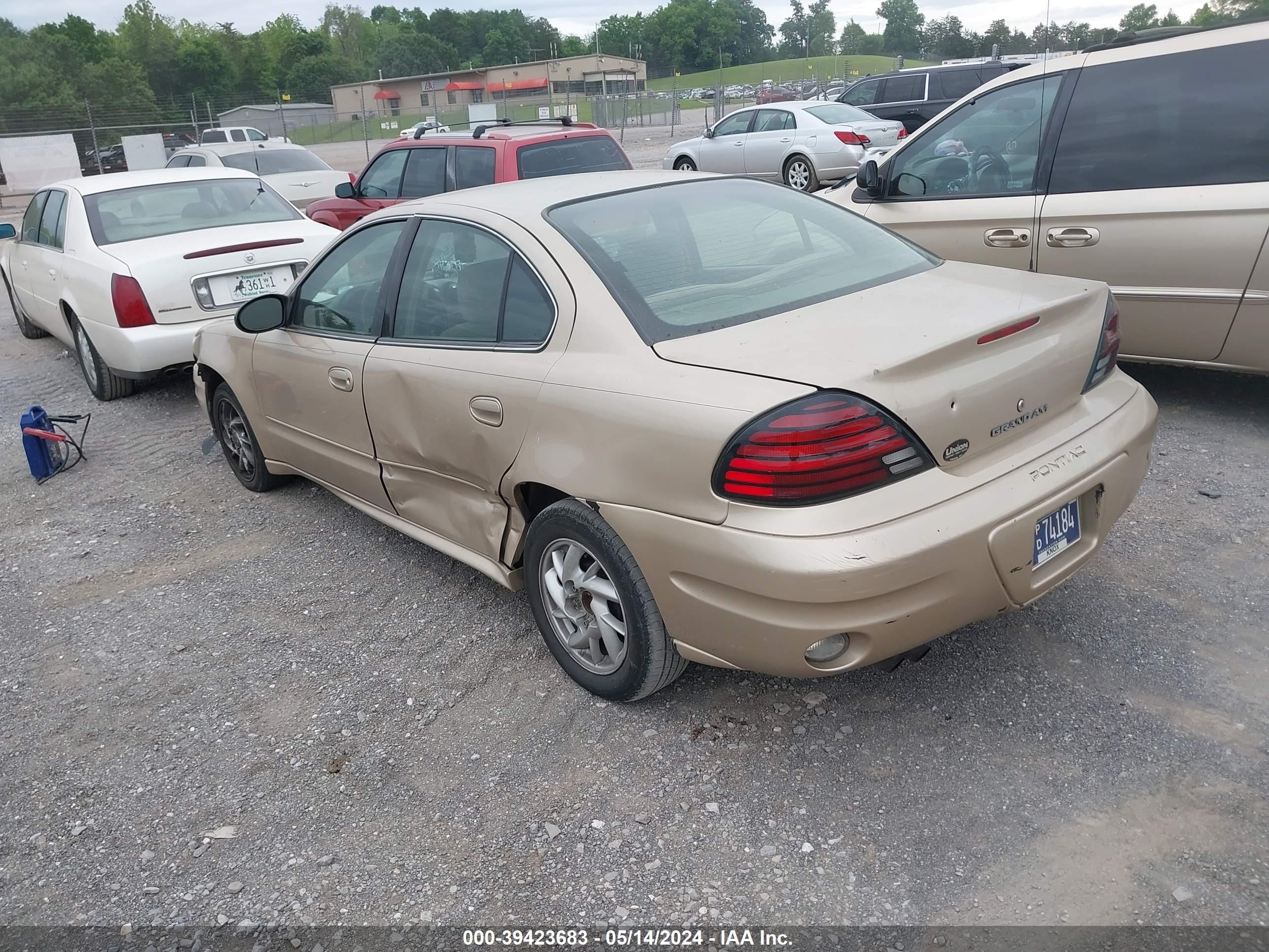 Photo 2 VIN: 1G2NE52F23C303276 - PONTIAC GRAND AM 