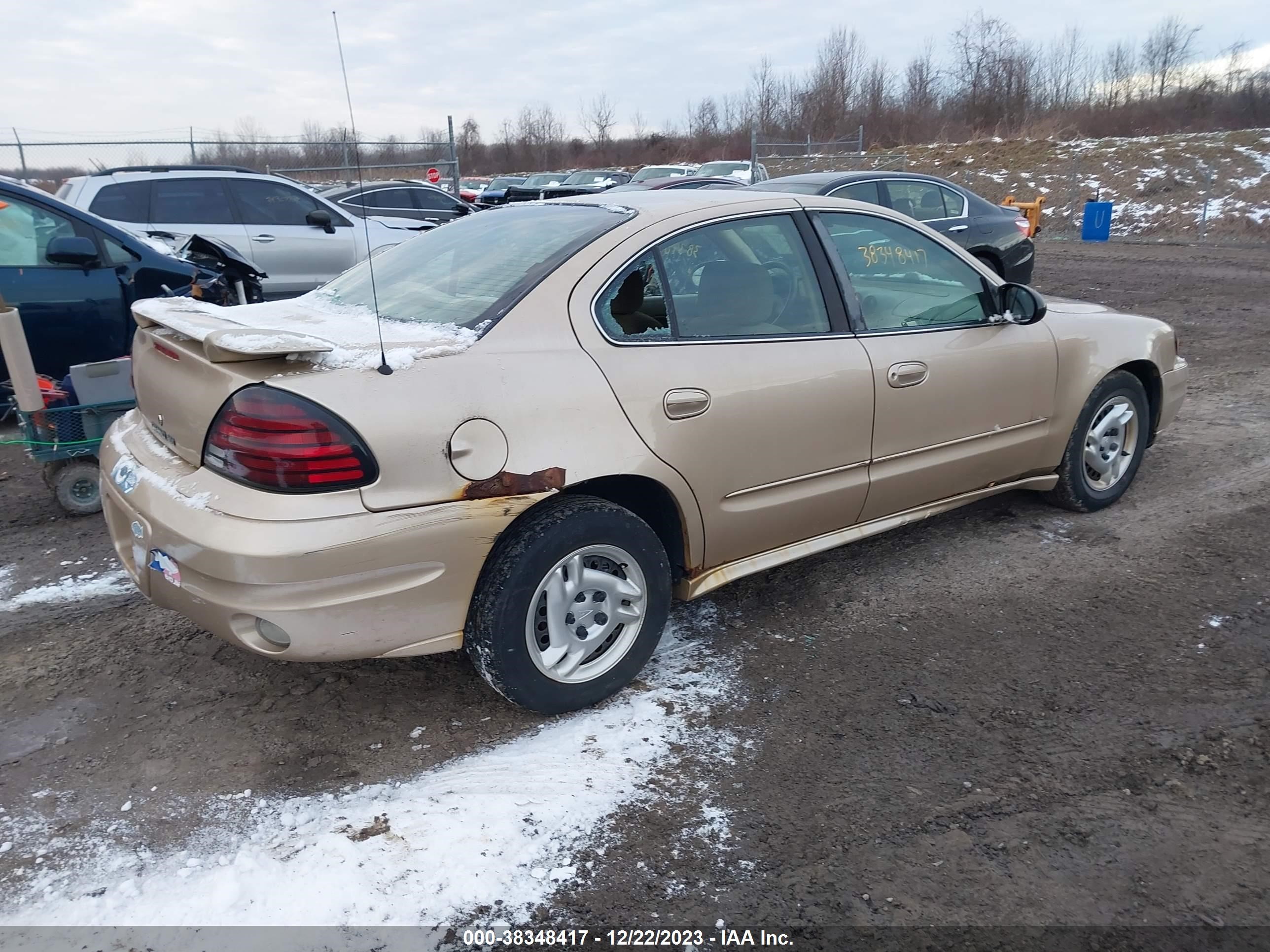 Photo 3 VIN: 1G2NE52F84C103746 - PONTIAC GRAND AM 