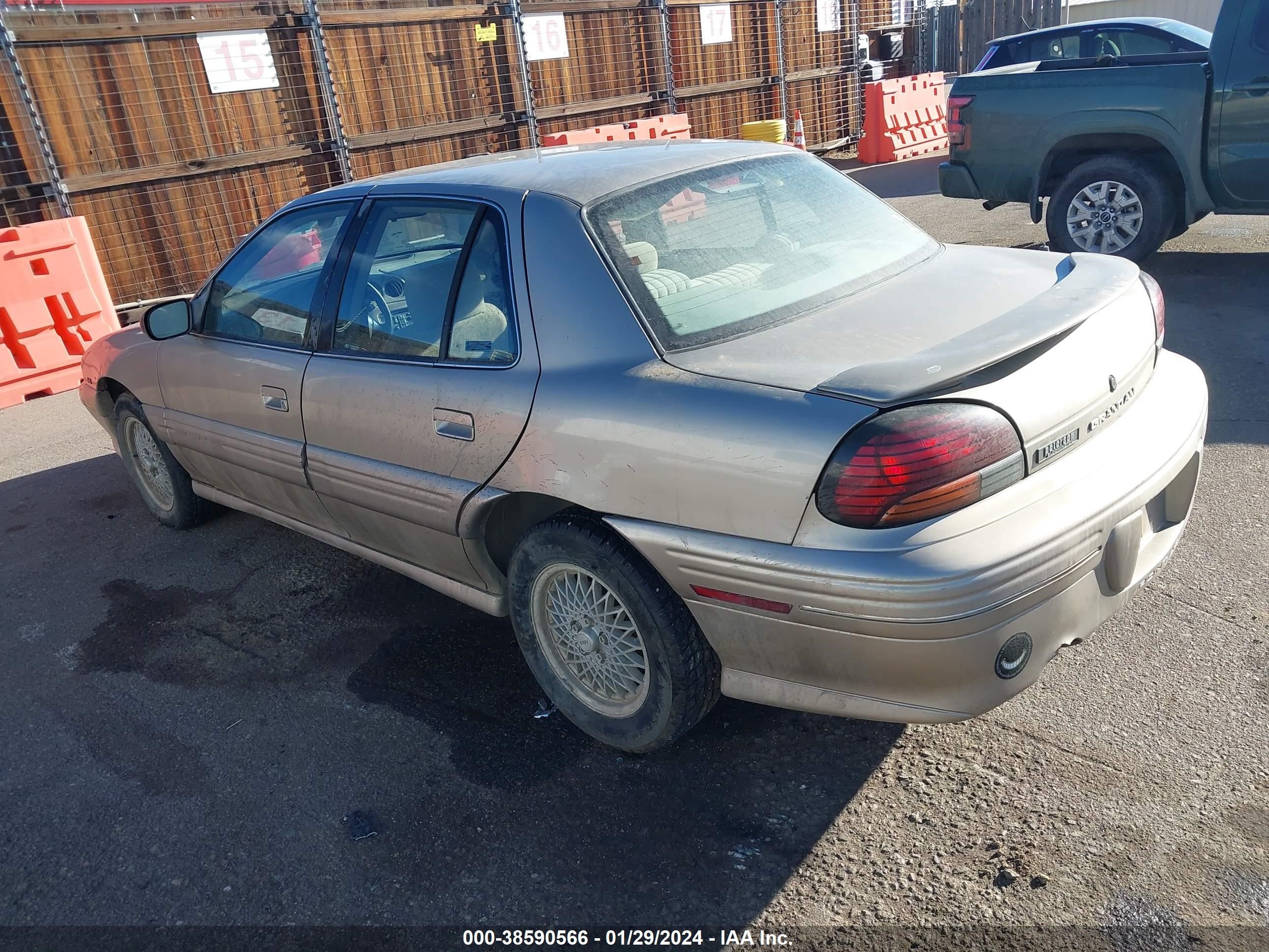 Photo 2 VIN: 1G2NE52M1VC709602 - PONTIAC GRAND AM 