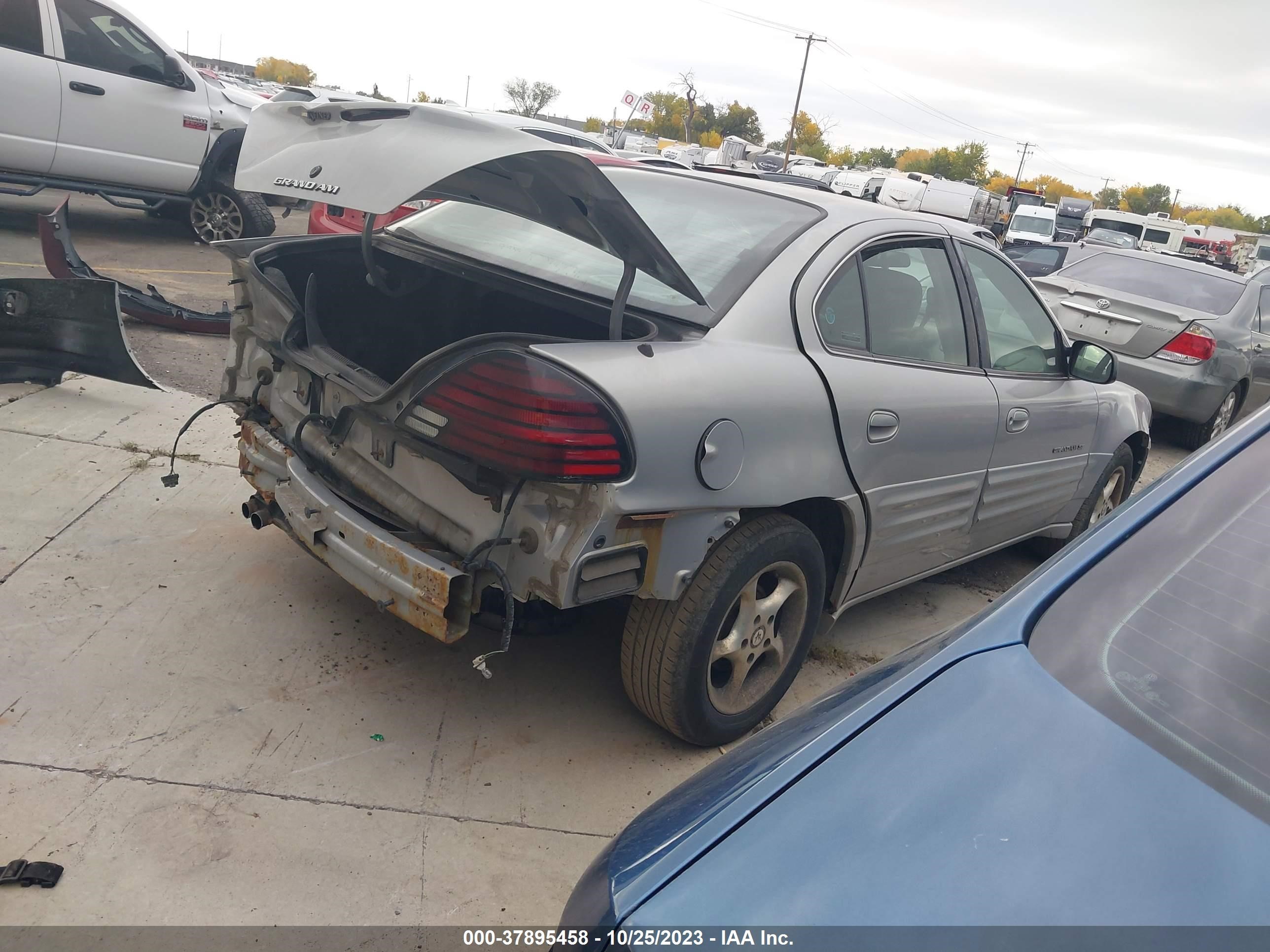 Photo 3 VIN: 1G2NE52T1XC529420 - PONTIAC GRAND AM 