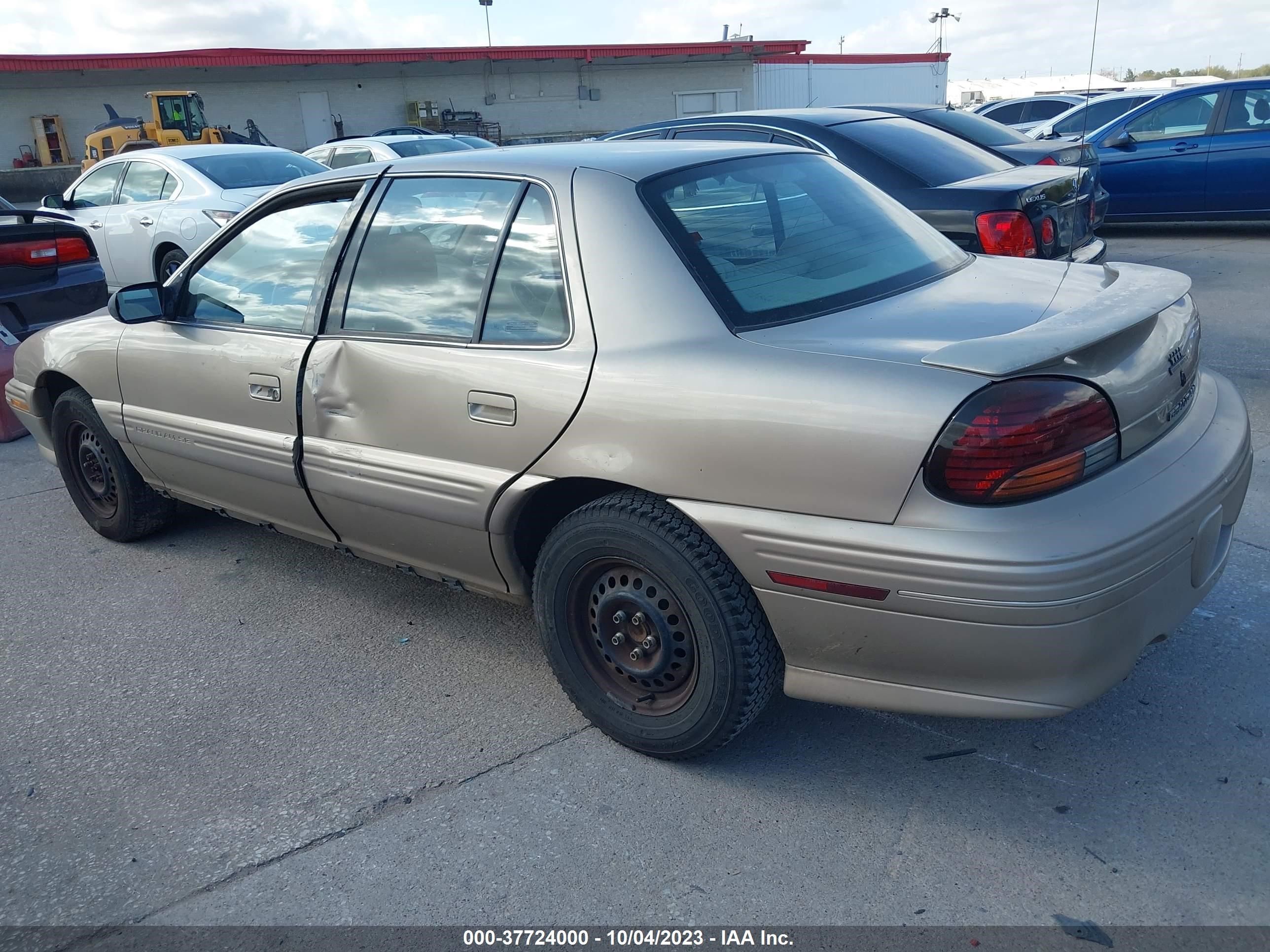 Photo 2 VIN: 1G2NE52T8VC810532 - PONTIAC GRAND AM 