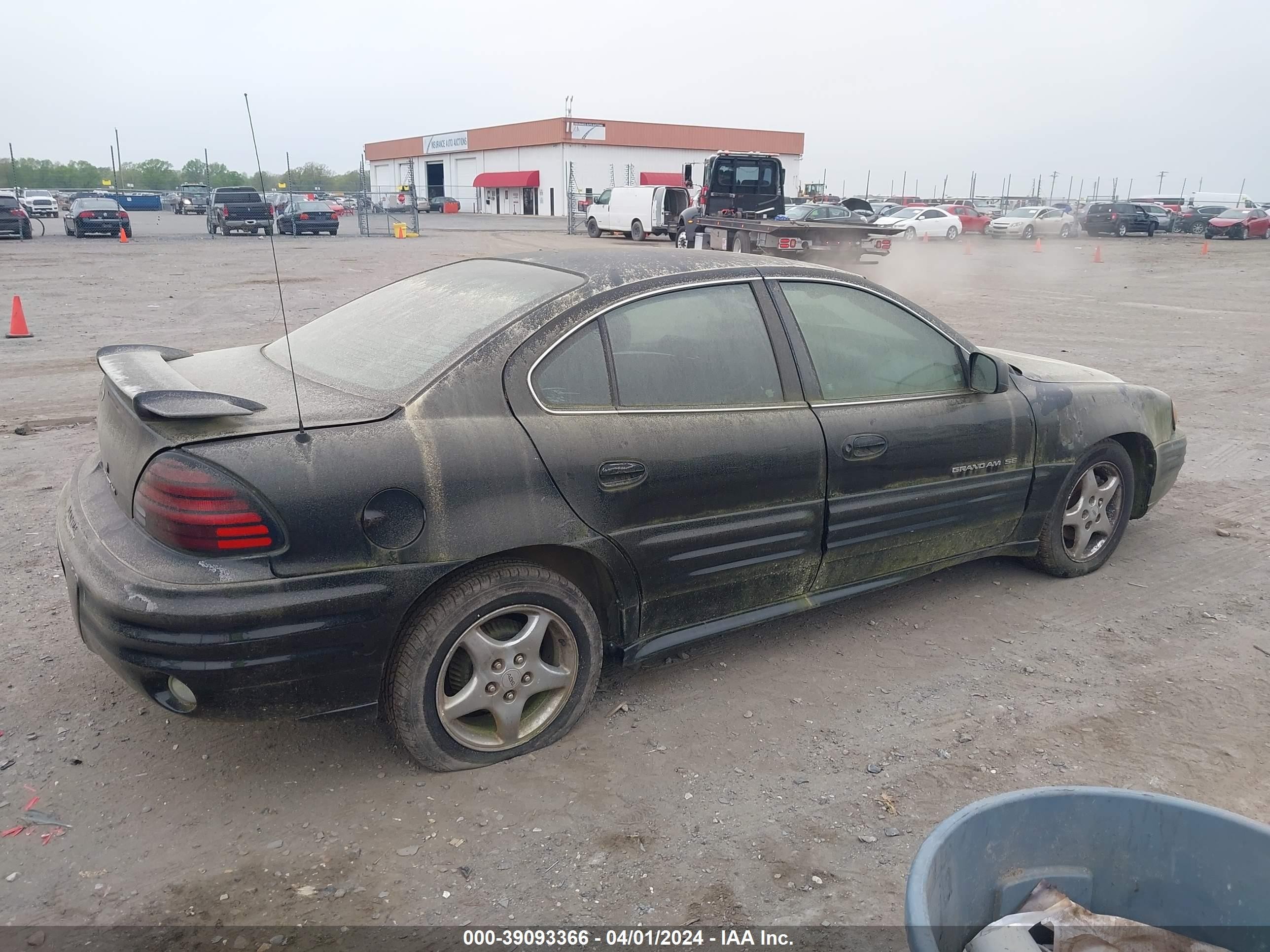 Photo 3 VIN: 1G2NE52T8YM791012 - PONTIAC GRAND AM 