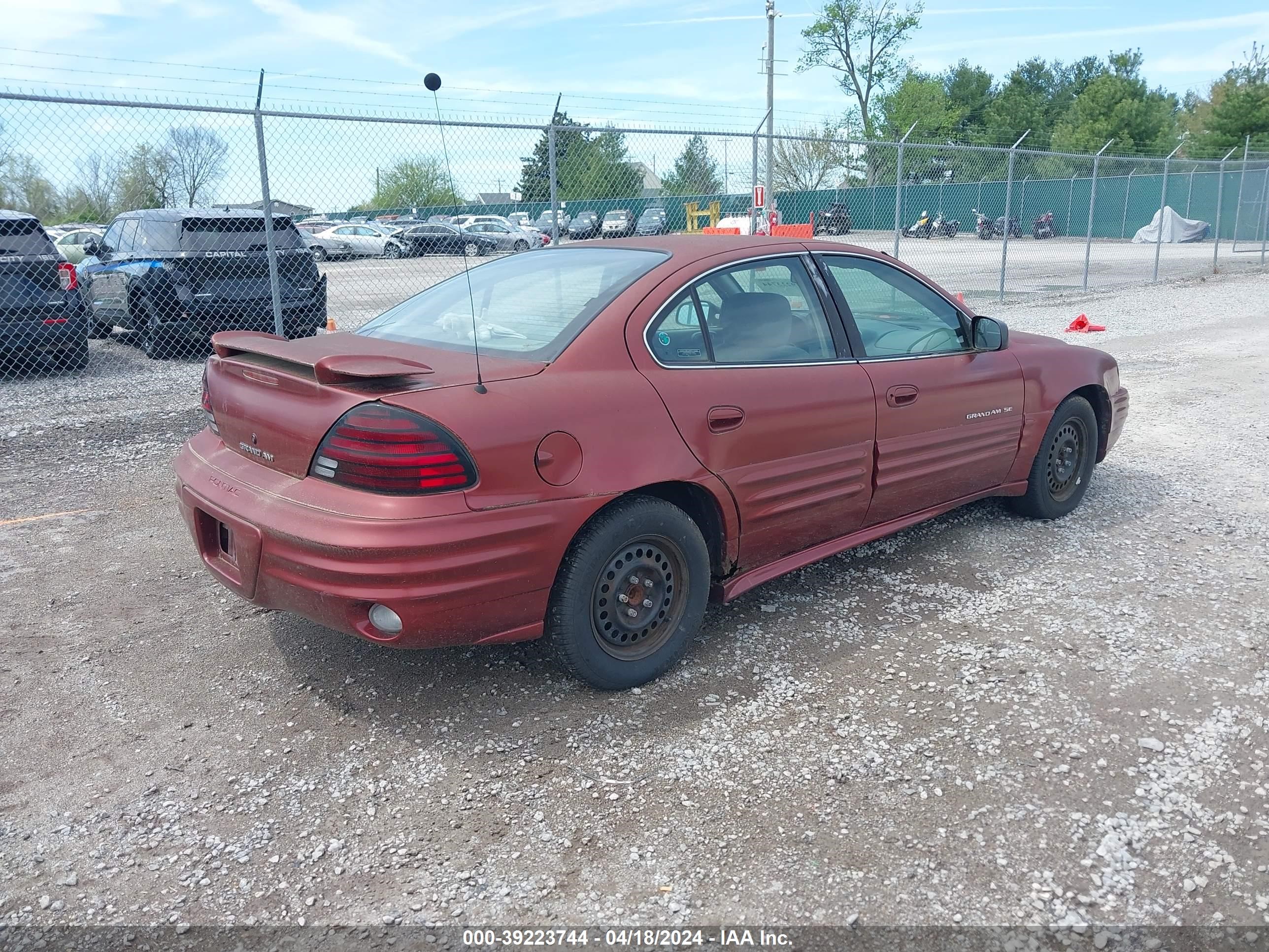 Photo 3 VIN: 1G2NE52TXYM772154 - PONTIAC GRAND AM 