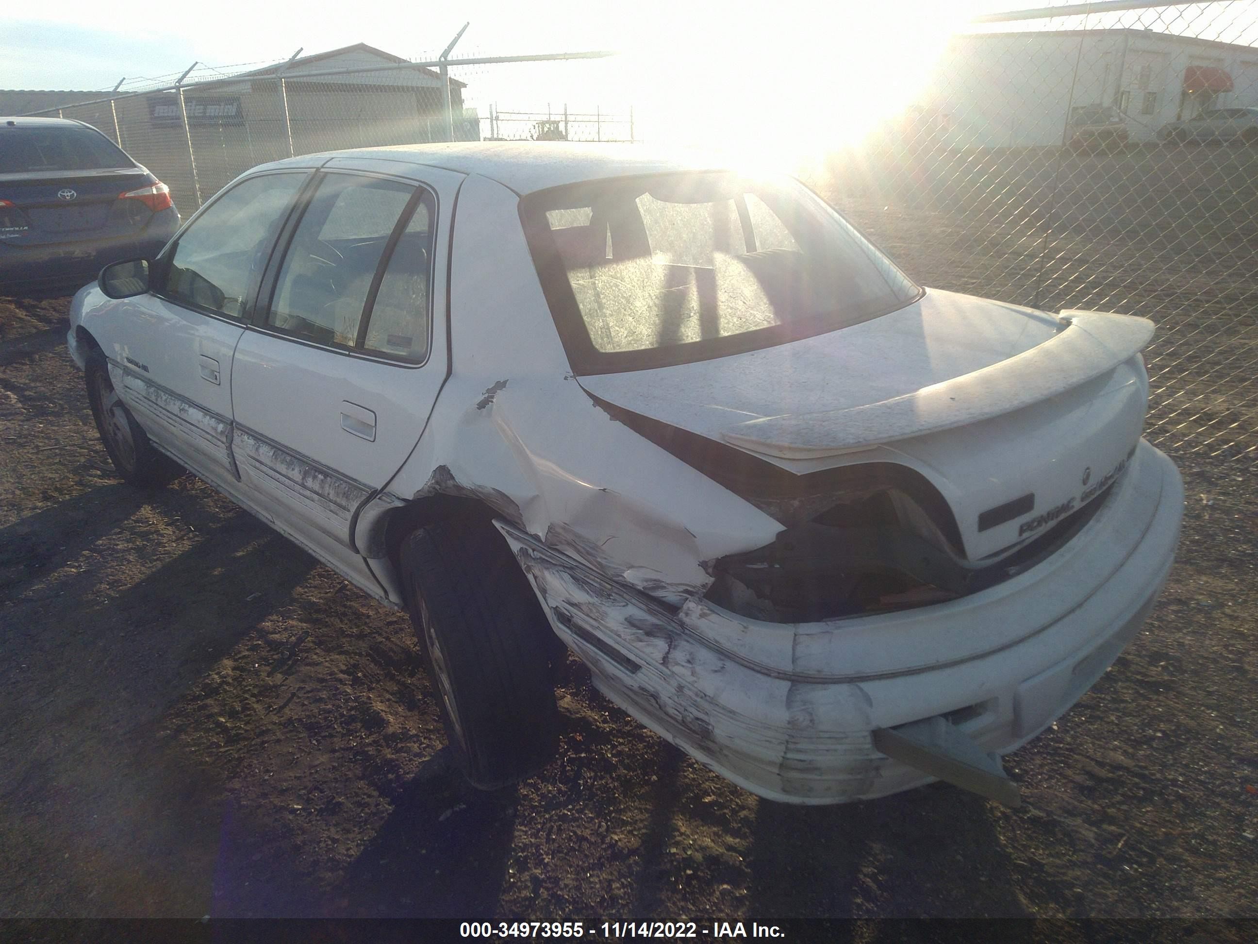 Photo 2 VIN: 1G2NE5534RM548391 - PONTIAC GRAND AM 