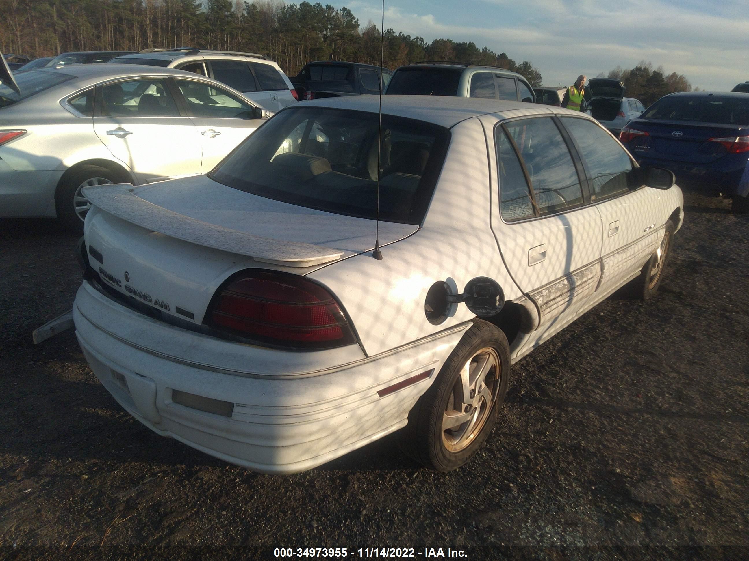 Photo 3 VIN: 1G2NE5534RM548391 - PONTIAC GRAND AM 