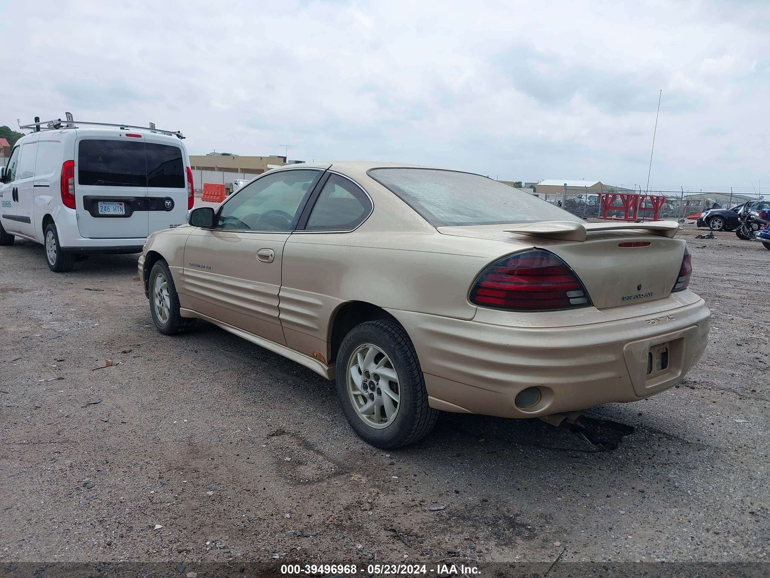 Photo 2 VIN: 1G2NF12E01M613964 - PONTIAC GRAND AM 