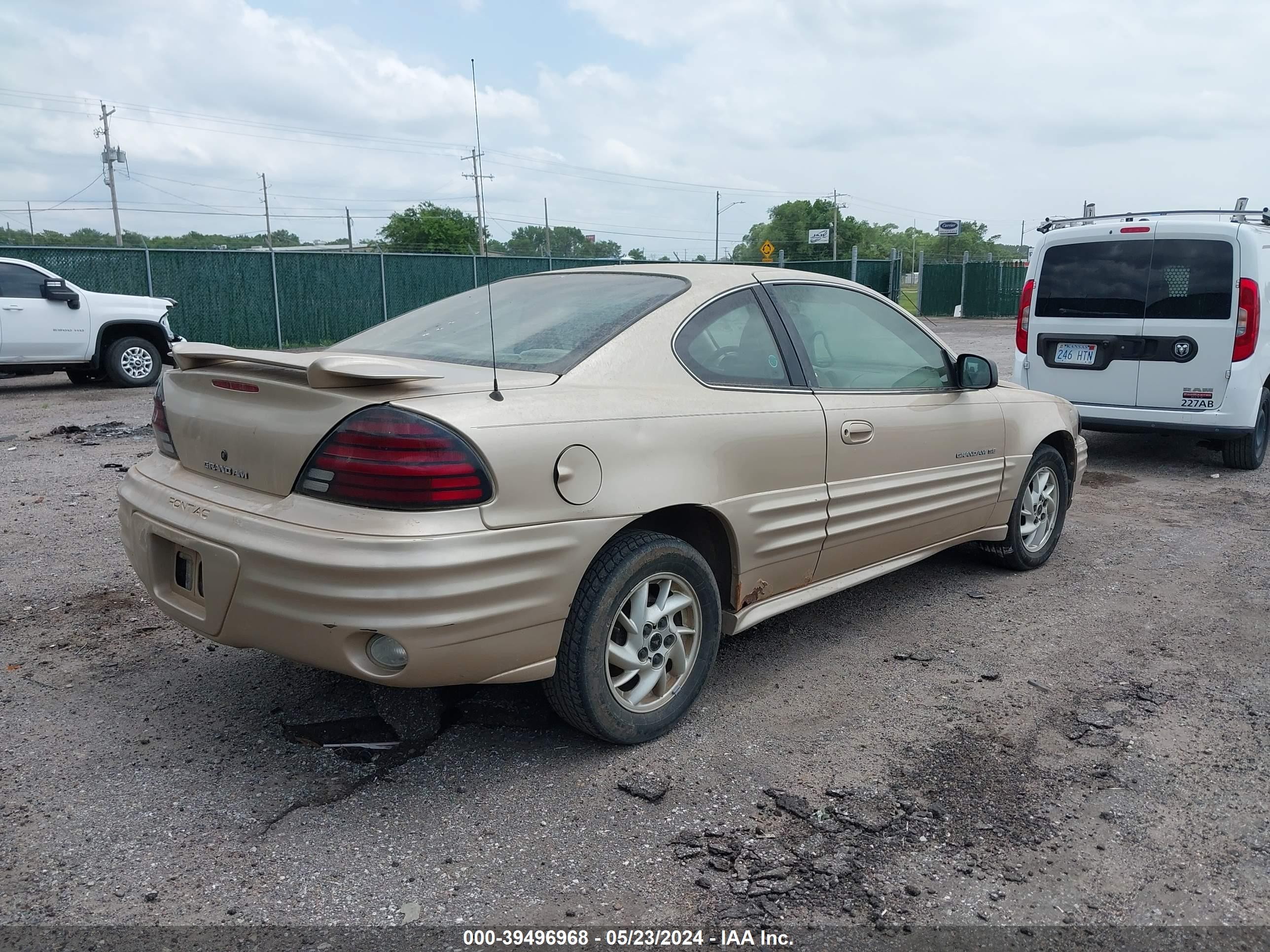 Photo 3 VIN: 1G2NF12E01M613964 - PONTIAC GRAND AM 