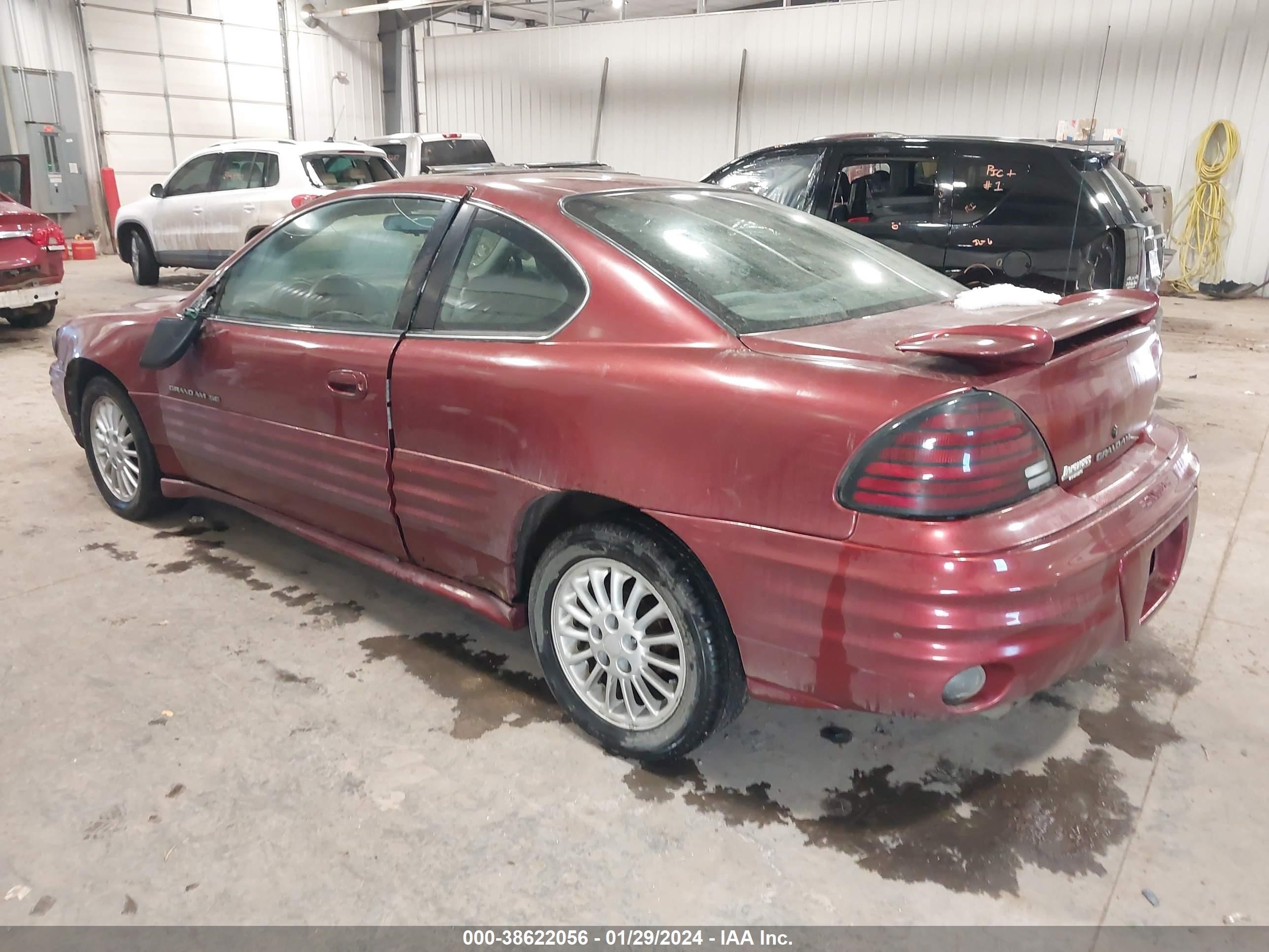 Photo 2 VIN: 1G2NF12E3YM813070 - PONTIAC GRAND AM 