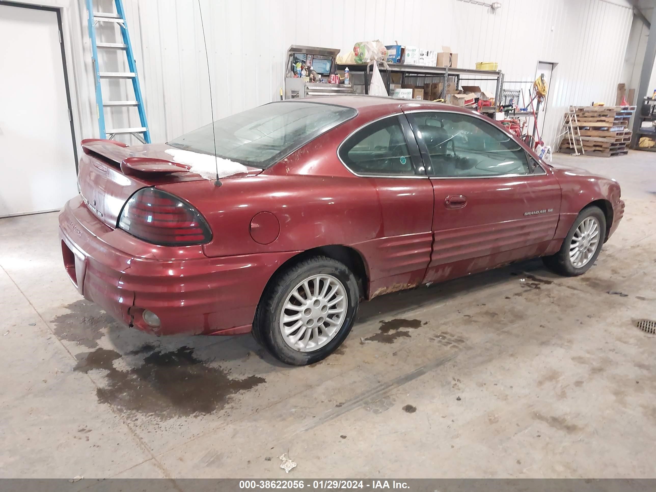 Photo 3 VIN: 1G2NF12E3YM813070 - PONTIAC GRAND AM 