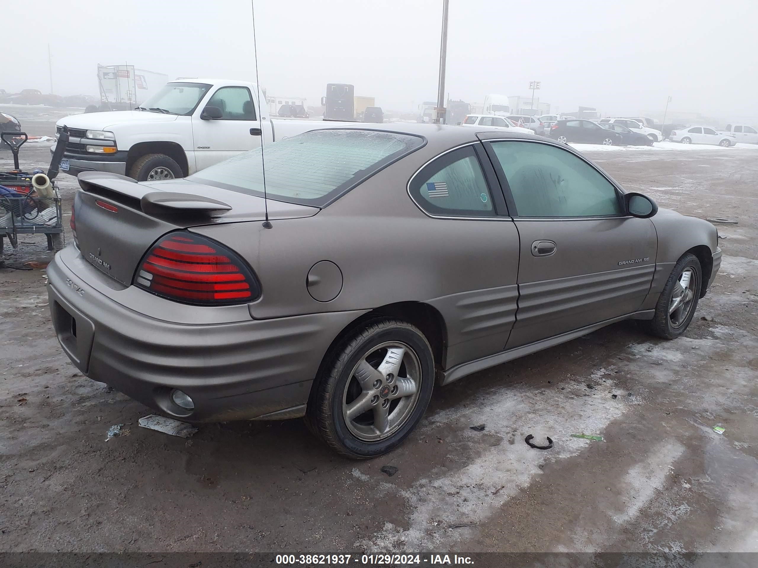 Photo 3 VIN: 1G2NF12F42C125715 - PONTIAC GRAND AM 