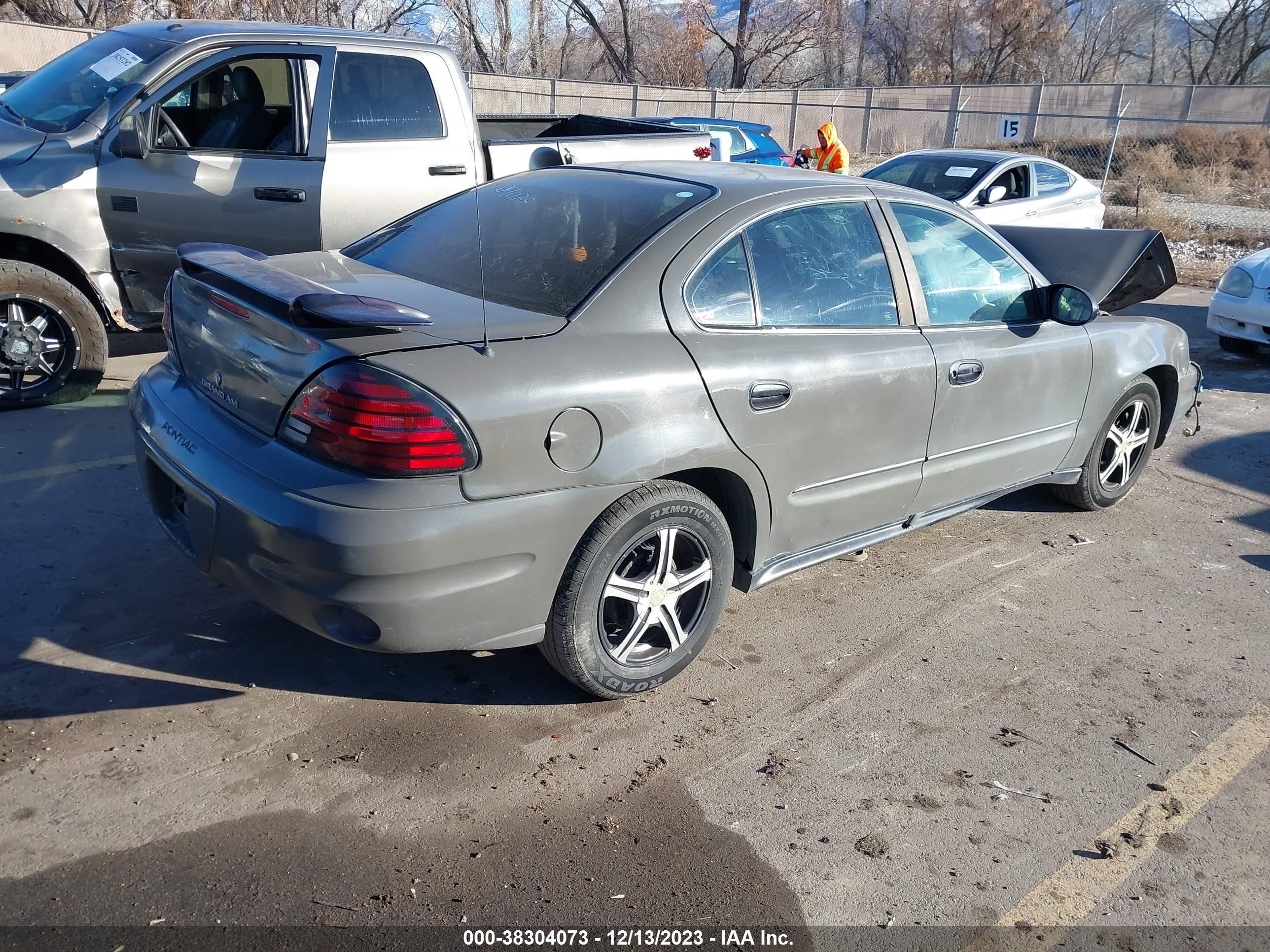 Photo 3 VIN: 1G2NF52E04M552370 - PONTIAC GRAND AM 