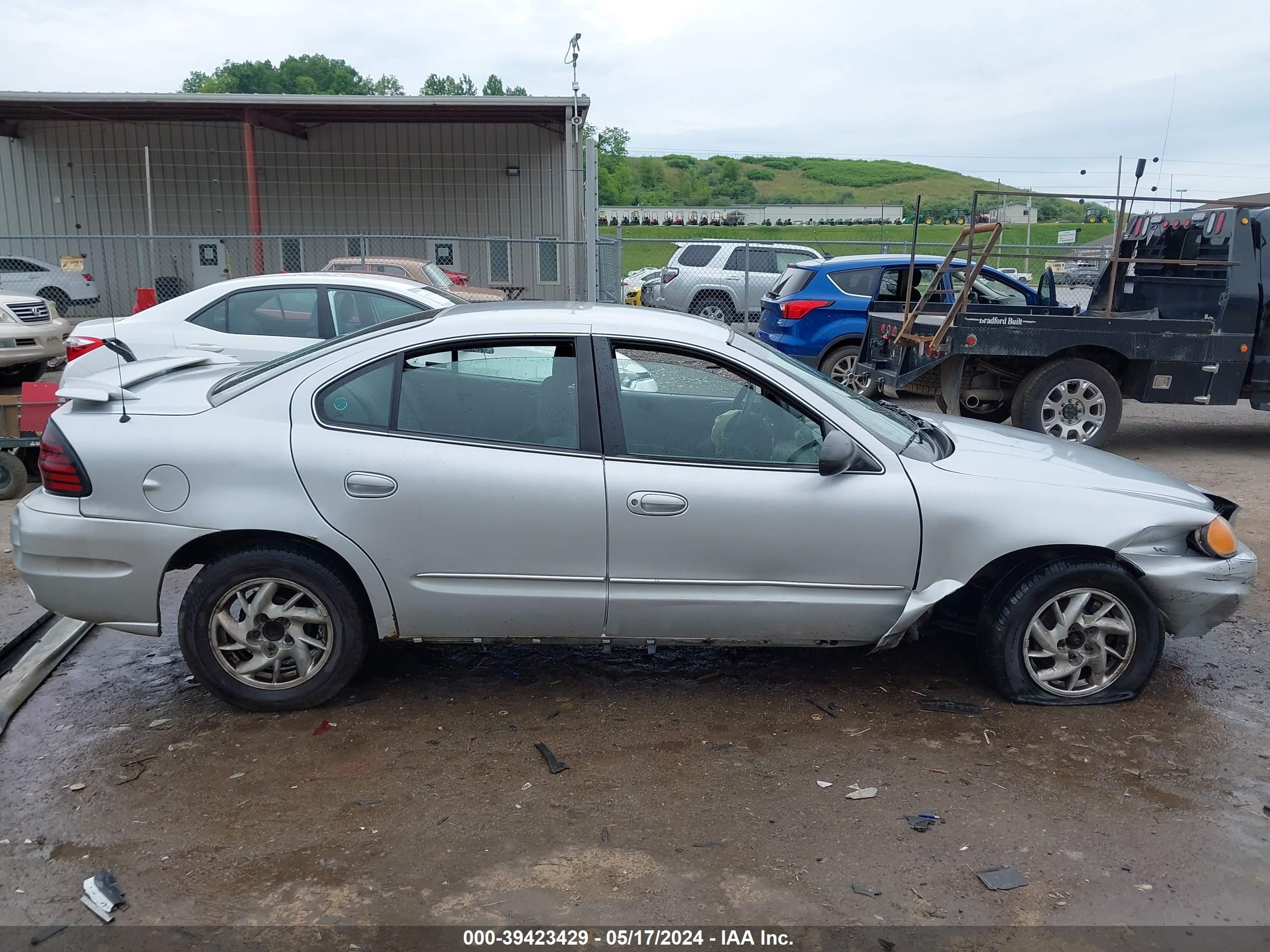 Photo 13 VIN: 1G2NF52E33C237227 - PONTIAC GRAND AM 