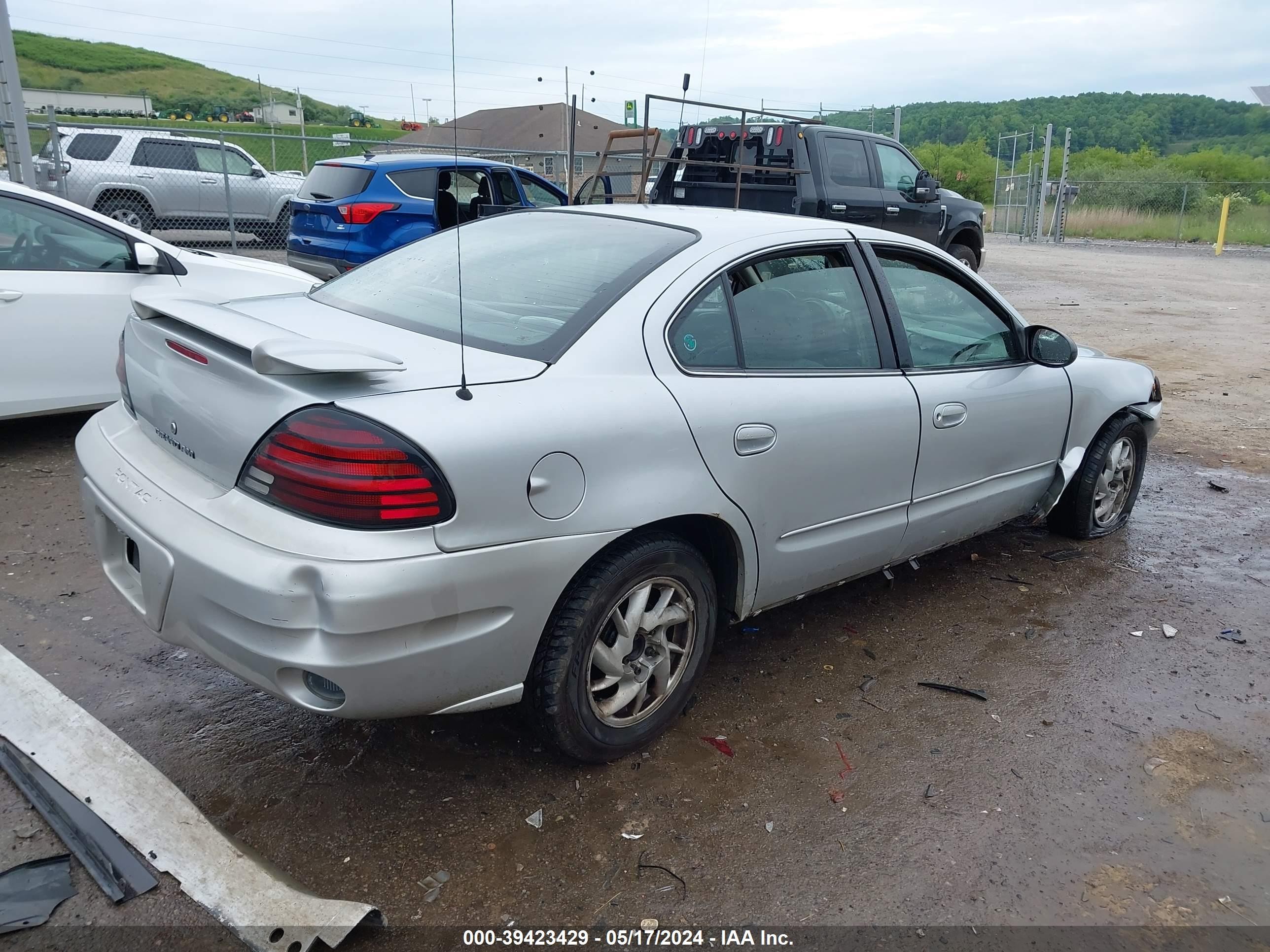 Photo 3 VIN: 1G2NF52E33C237227 - PONTIAC GRAND AM 