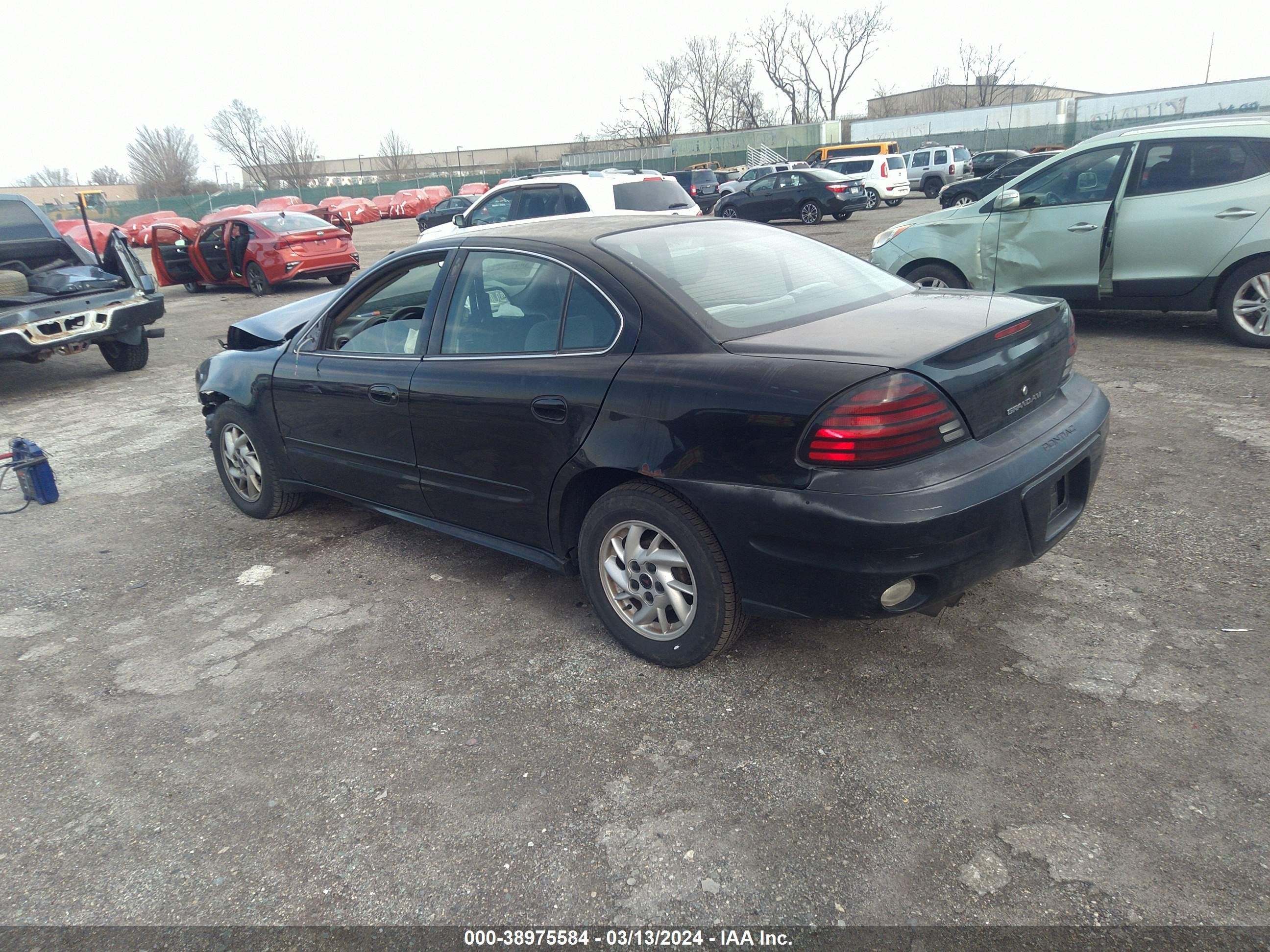 Photo 2 VIN: 1G2NF52E34C162353 - PONTIAC GRAND AM 