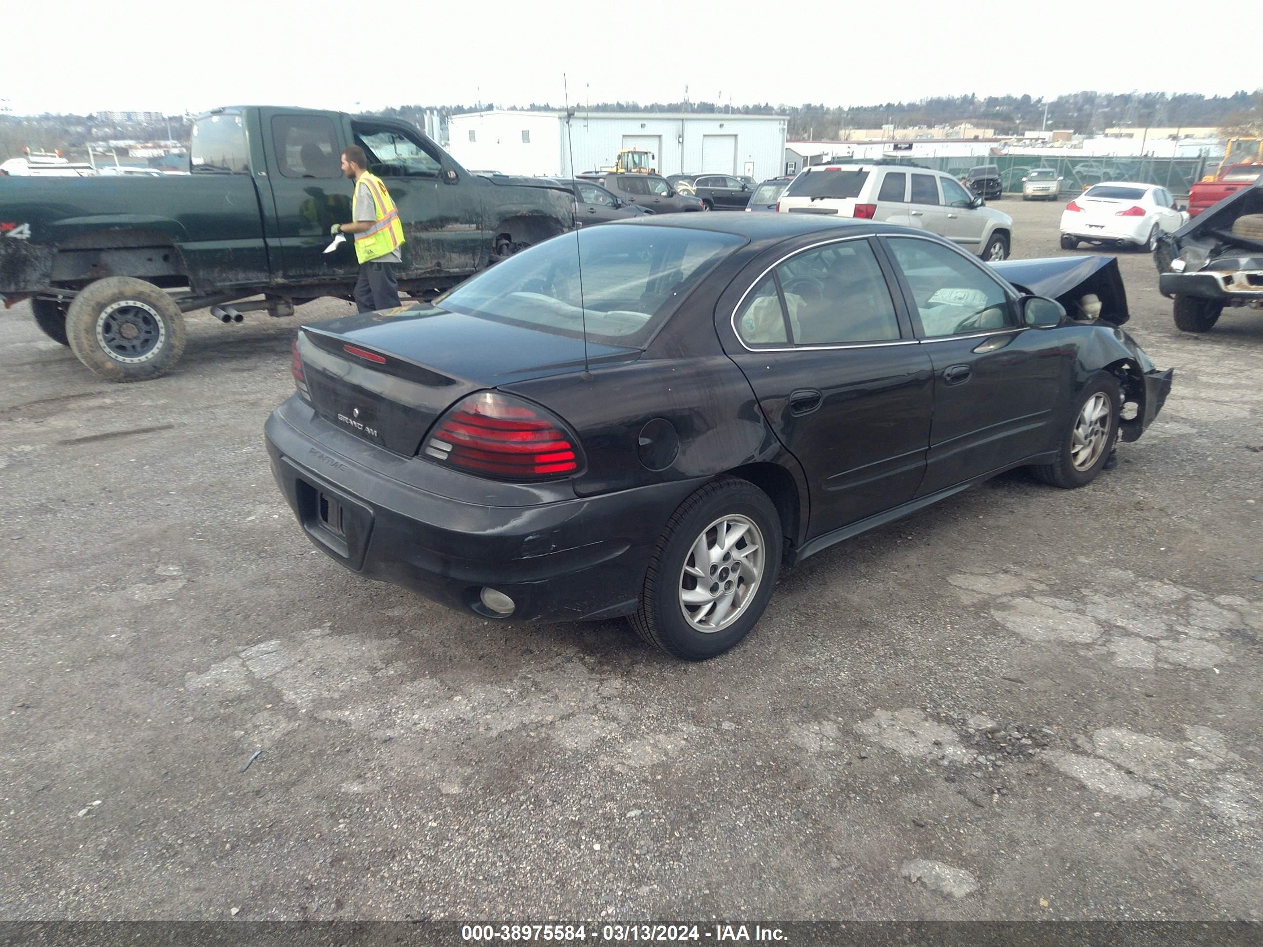 Photo 3 VIN: 1G2NF52E34C162353 - PONTIAC GRAND AM 