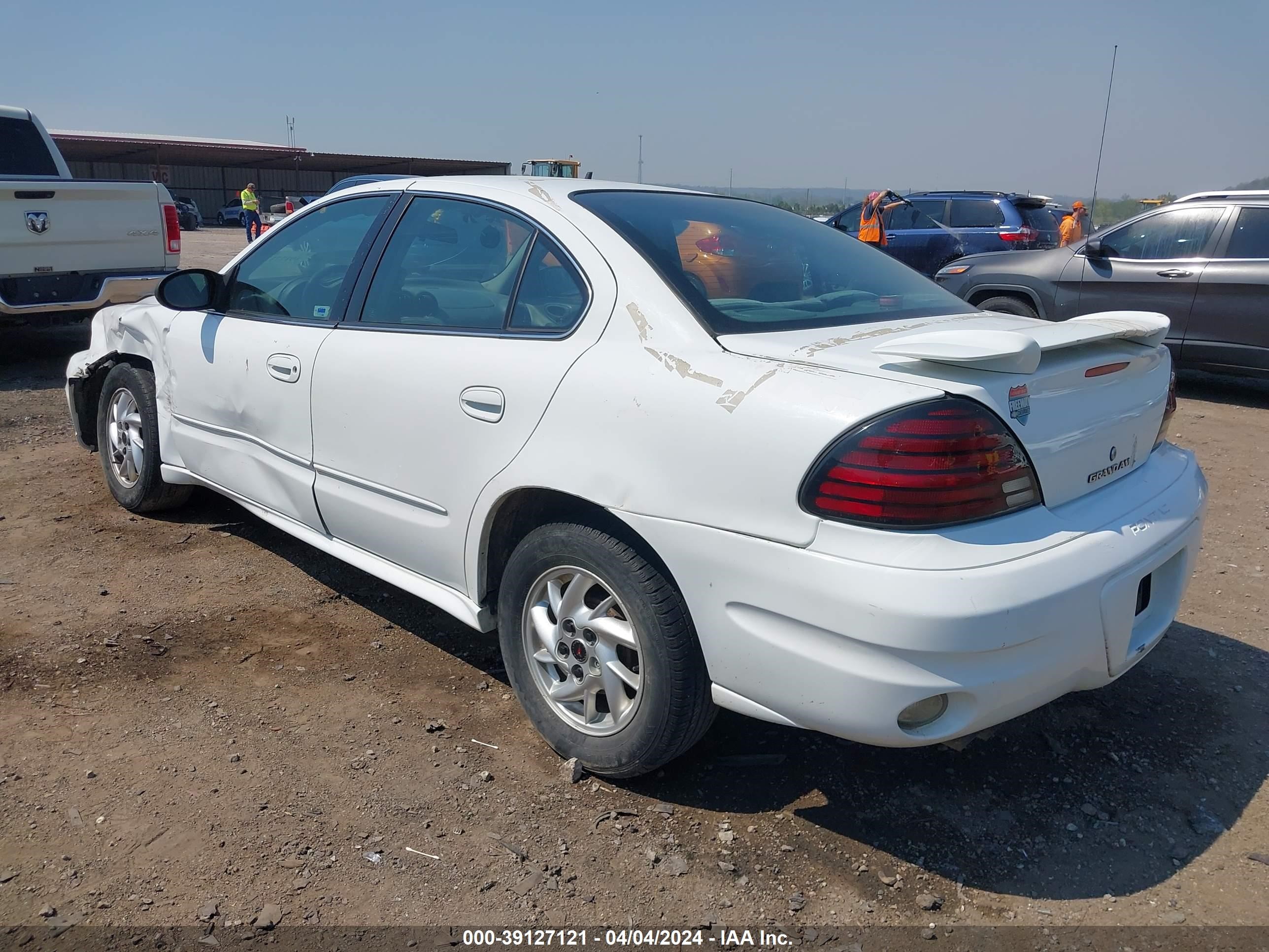 Photo 2 VIN: 1G2NF52E34M638823 - PONTIAC GRAND AM 