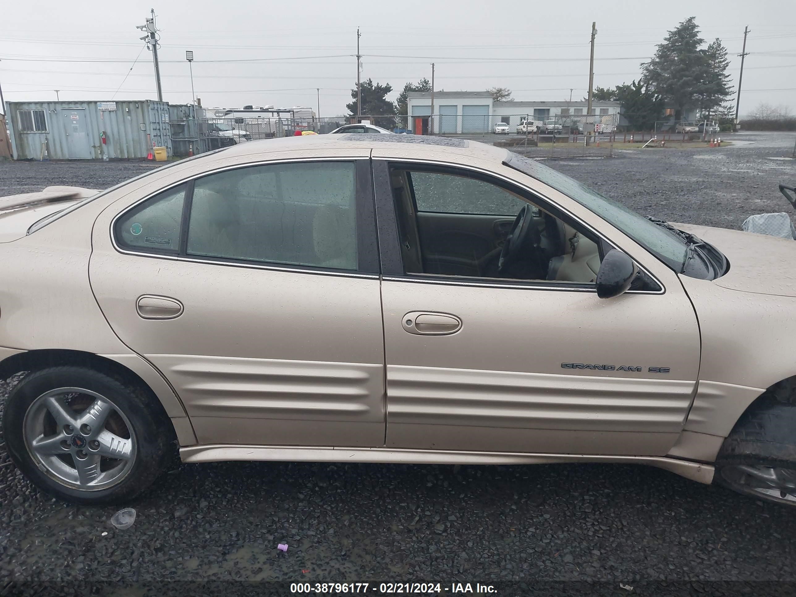 Photo 12 VIN: 1G2NF52E42C183984 - PONTIAC GRAND AM 