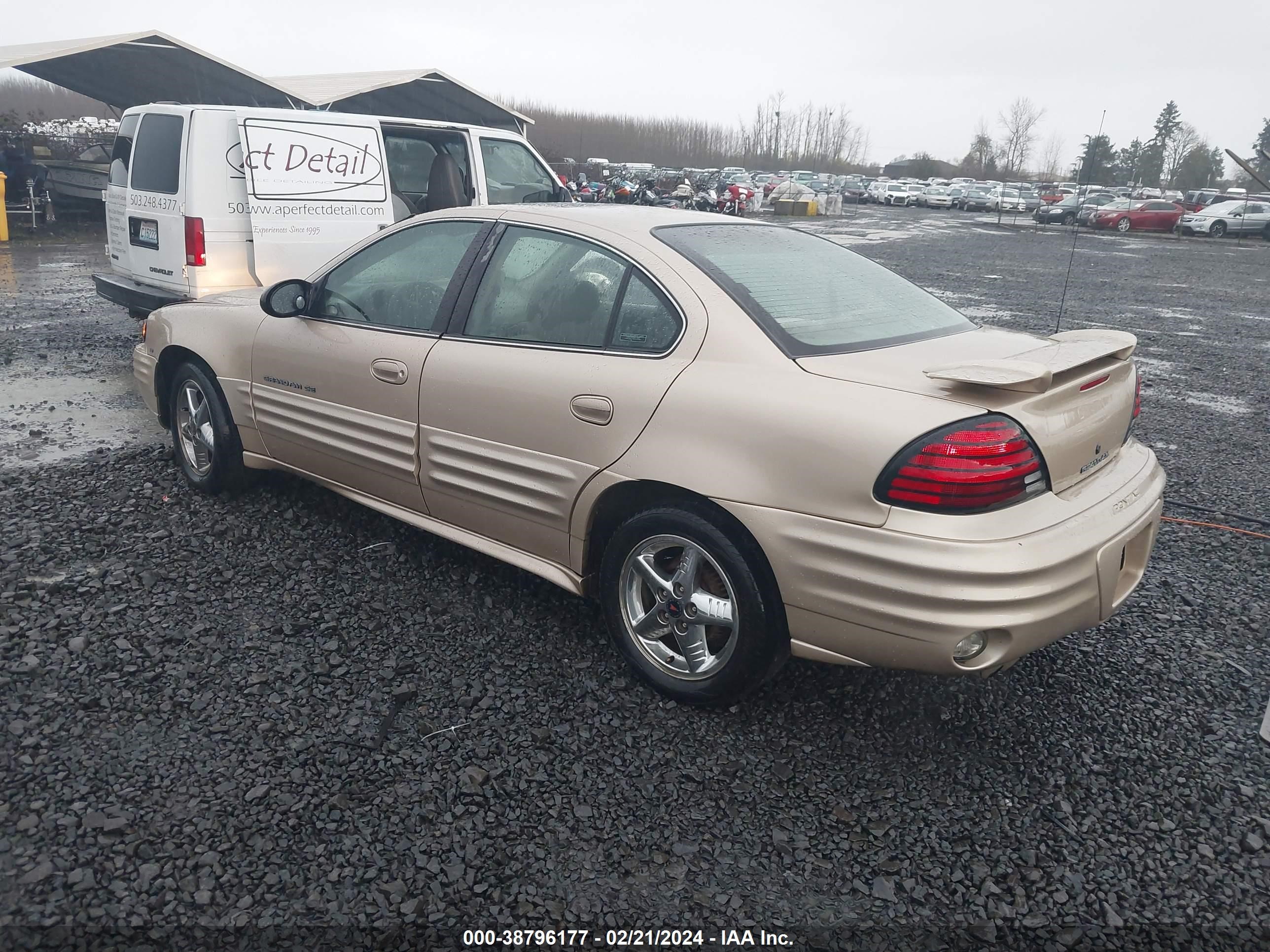 Photo 2 VIN: 1G2NF52E42C183984 - PONTIAC GRAND AM 