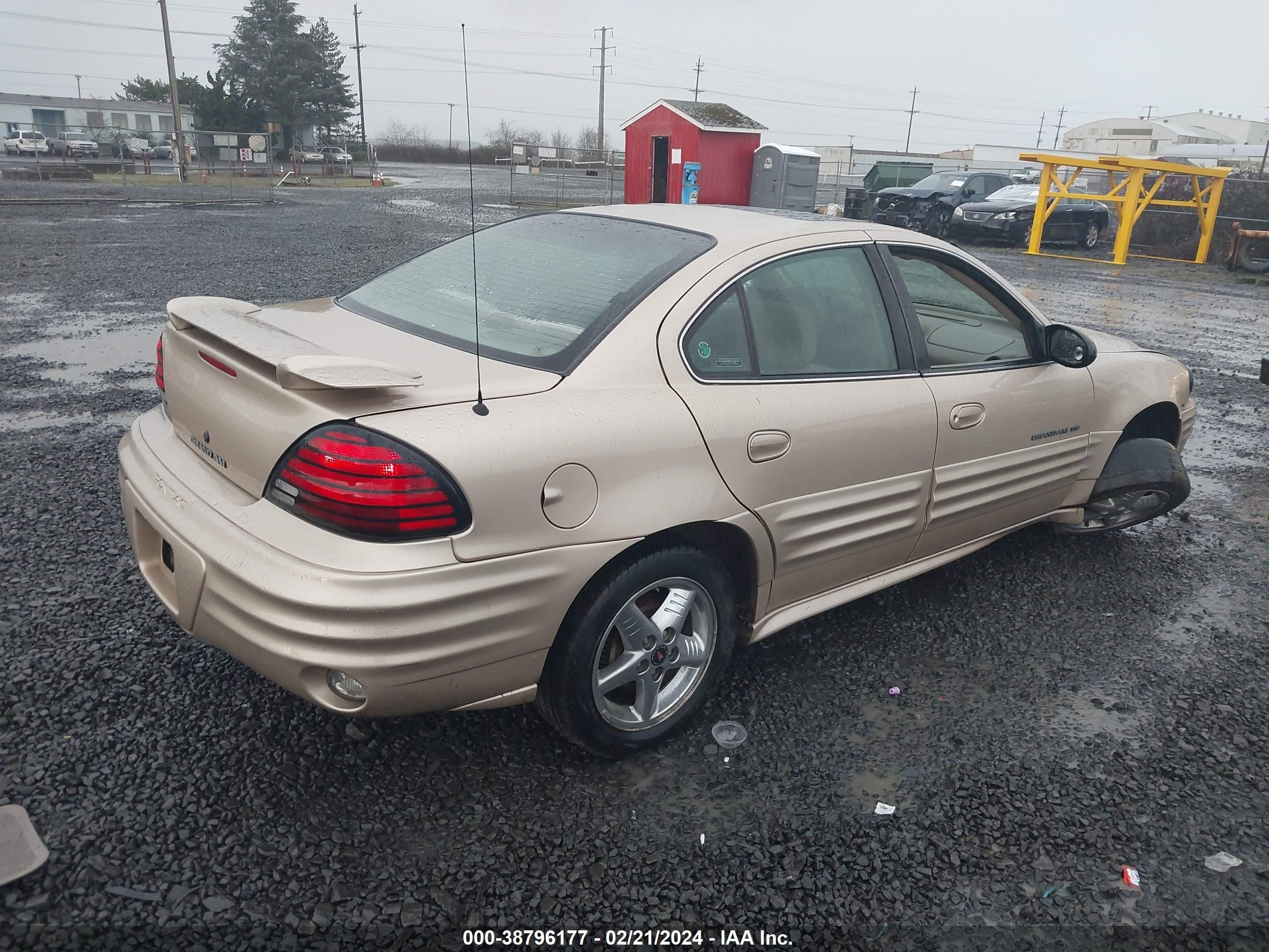 Photo 3 VIN: 1G2NF52E42C183984 - PONTIAC GRAND AM 