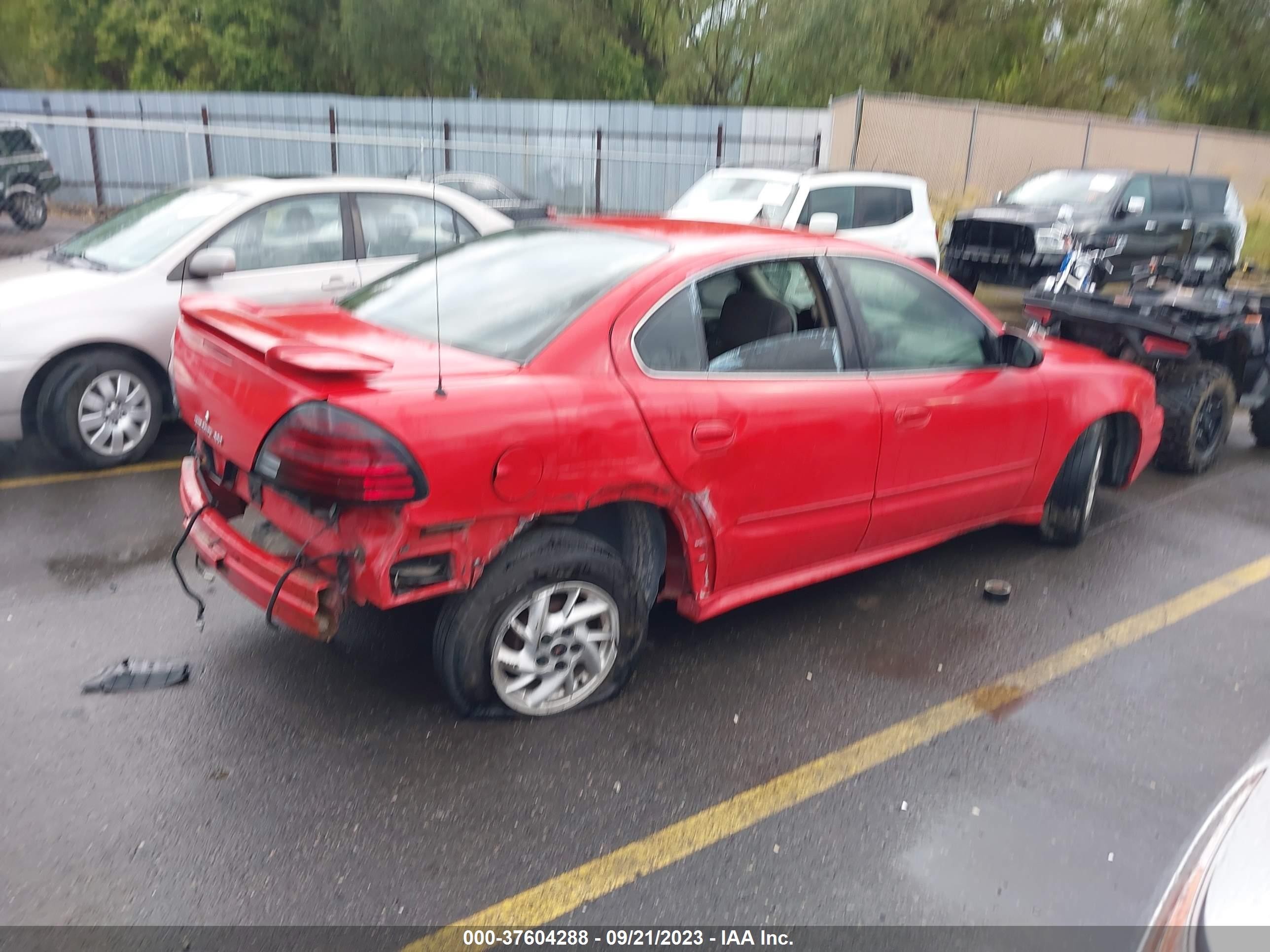 Photo 3 VIN: 1G2NF52E44C182529 - PONTIAC GRAND AM 