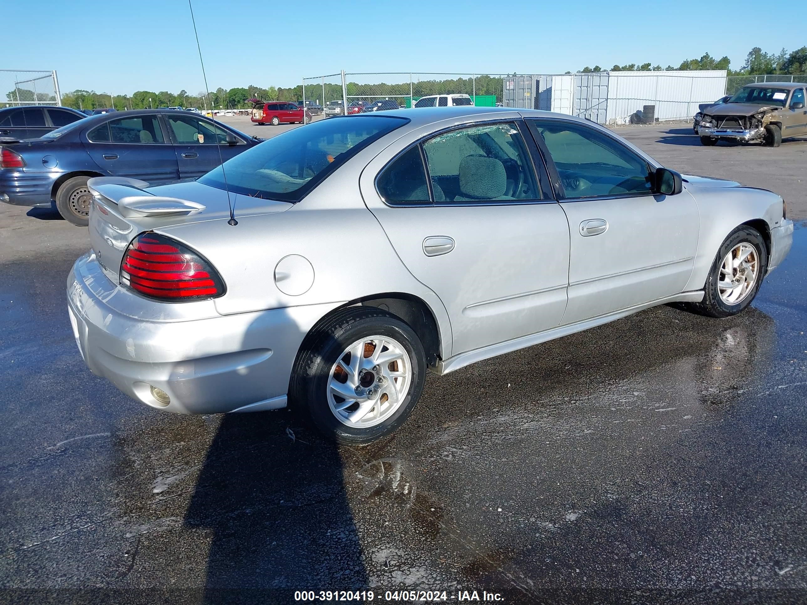 Photo 3 VIN: 1G2NF52E74C167832 - PONTIAC GRAND AM 