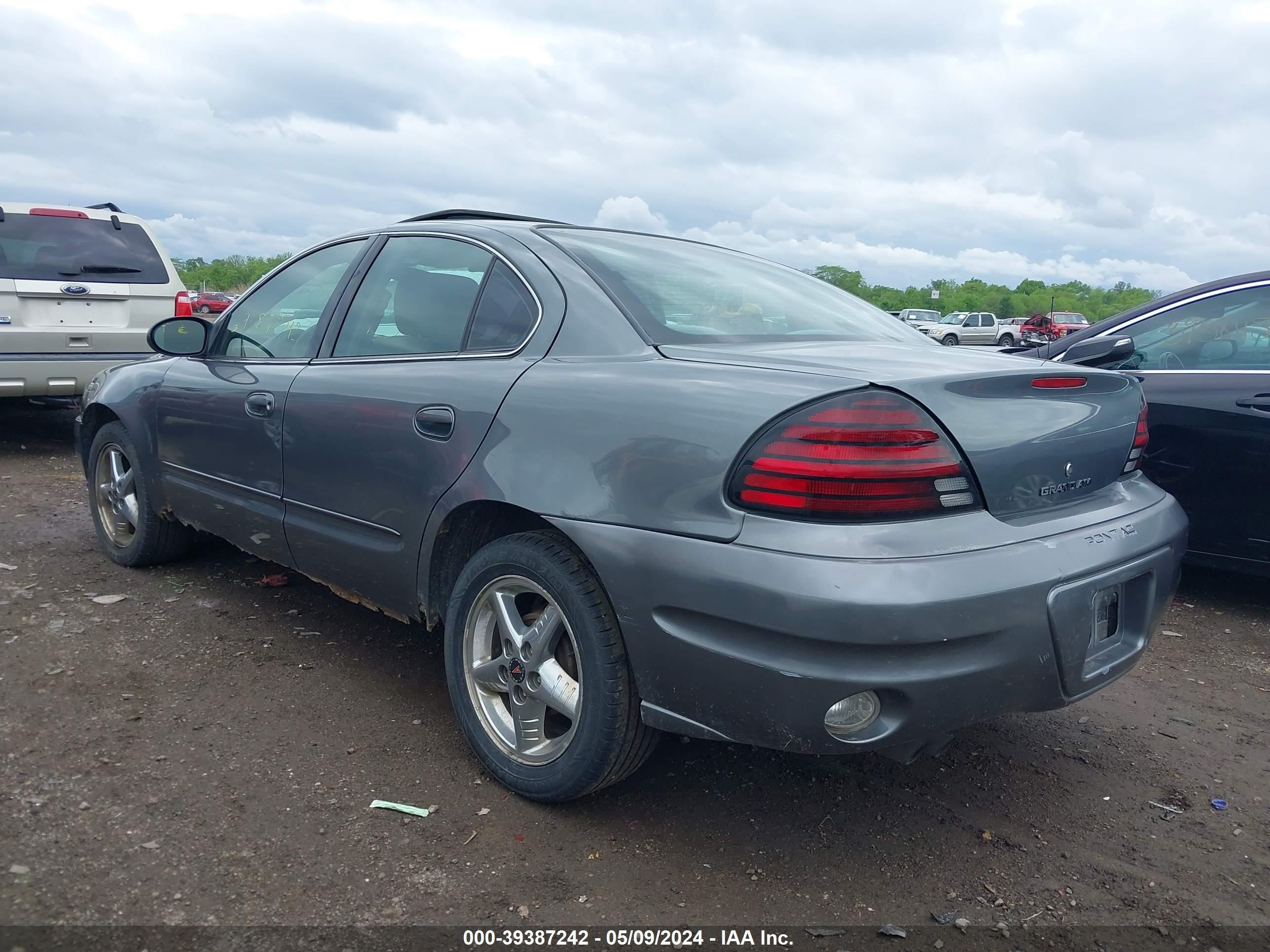 Photo 2 VIN: 1G2NF52E84M649316 - PONTIAC GRAND AM 