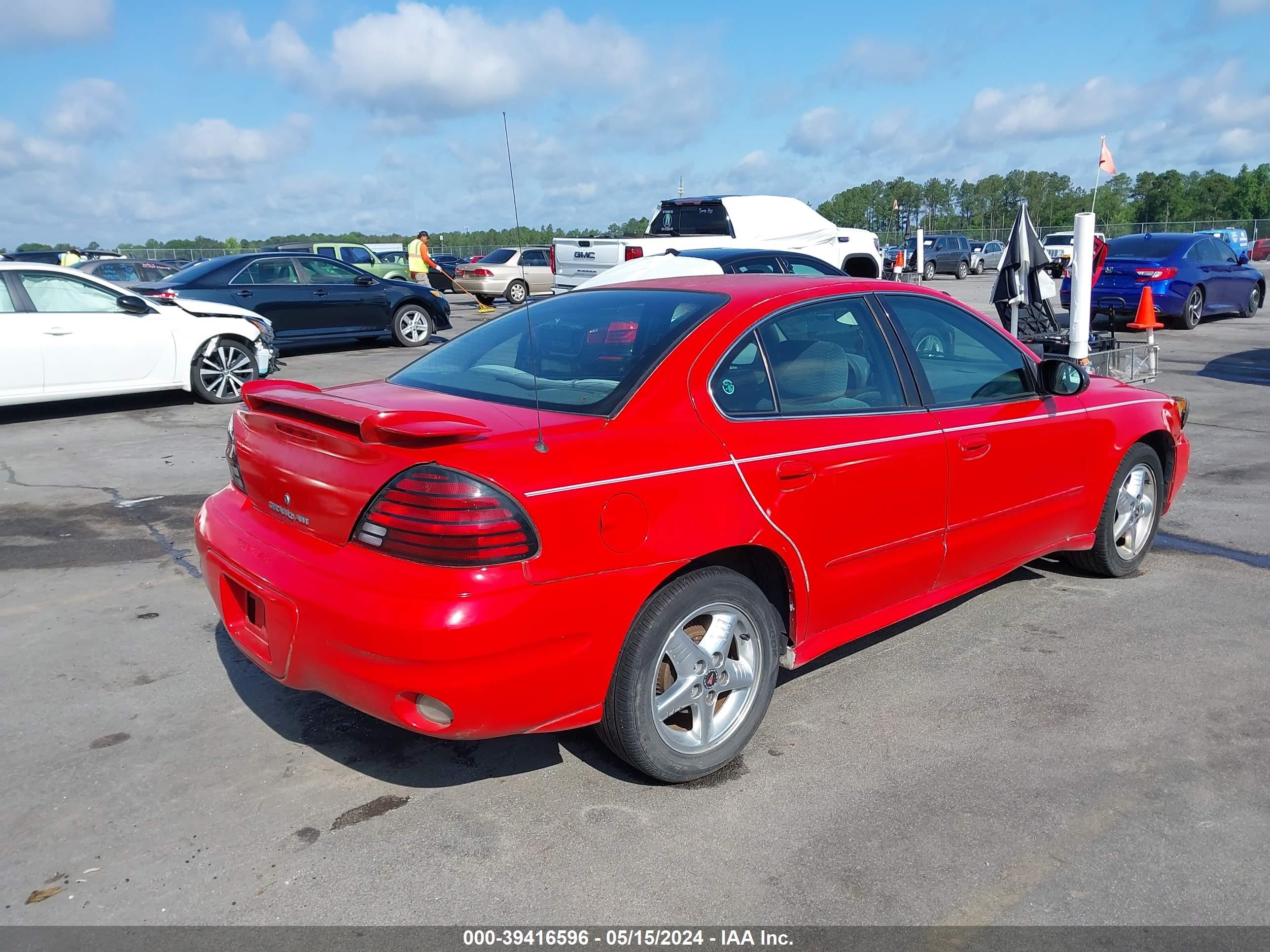 Photo 3 VIN: 1G2NF52E94C200359 - PONTIAC GRAND AM 