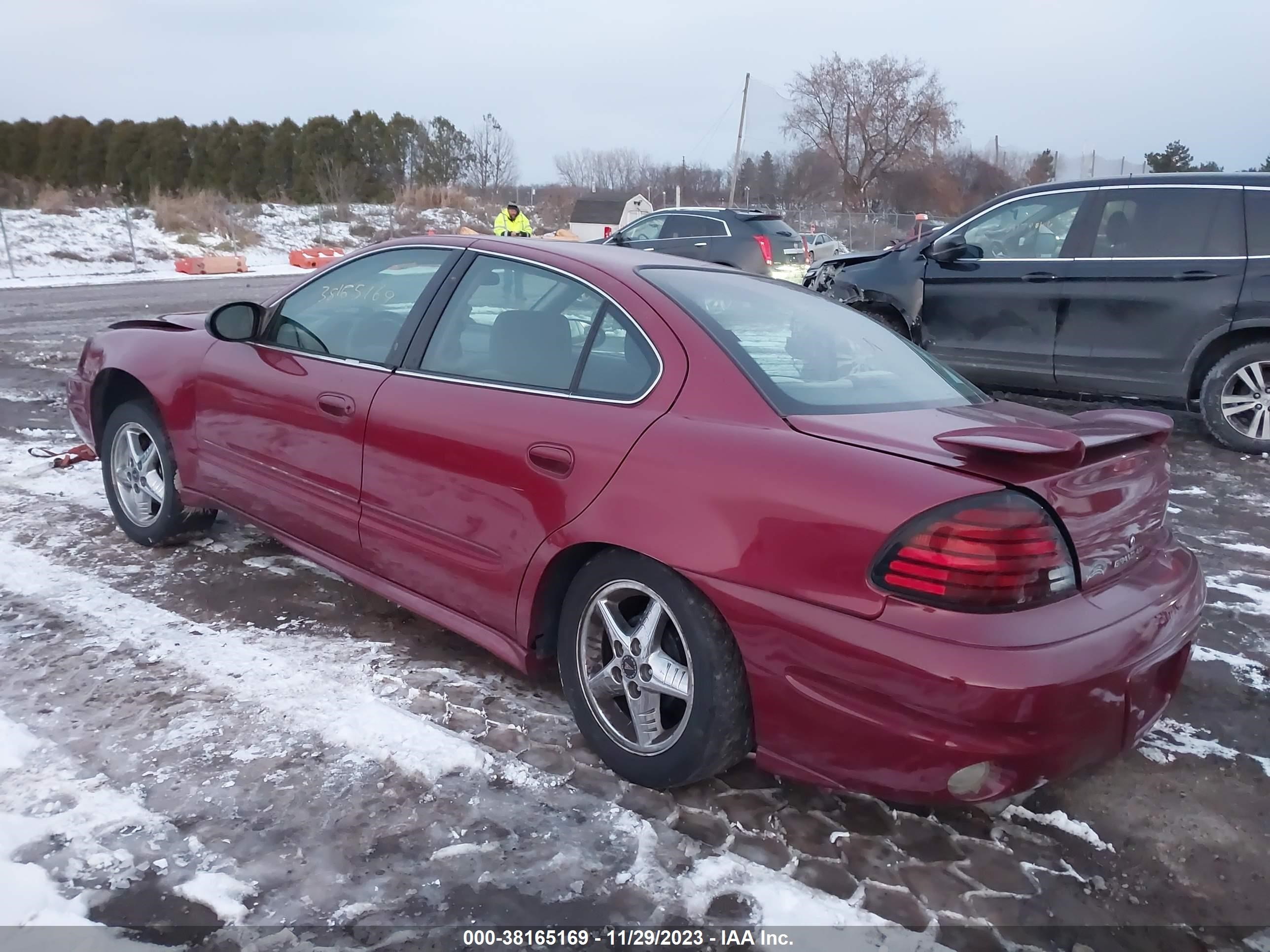 Photo 2 VIN: 1G2NF52EX4M568981 - PONTIAC GRAND AM 