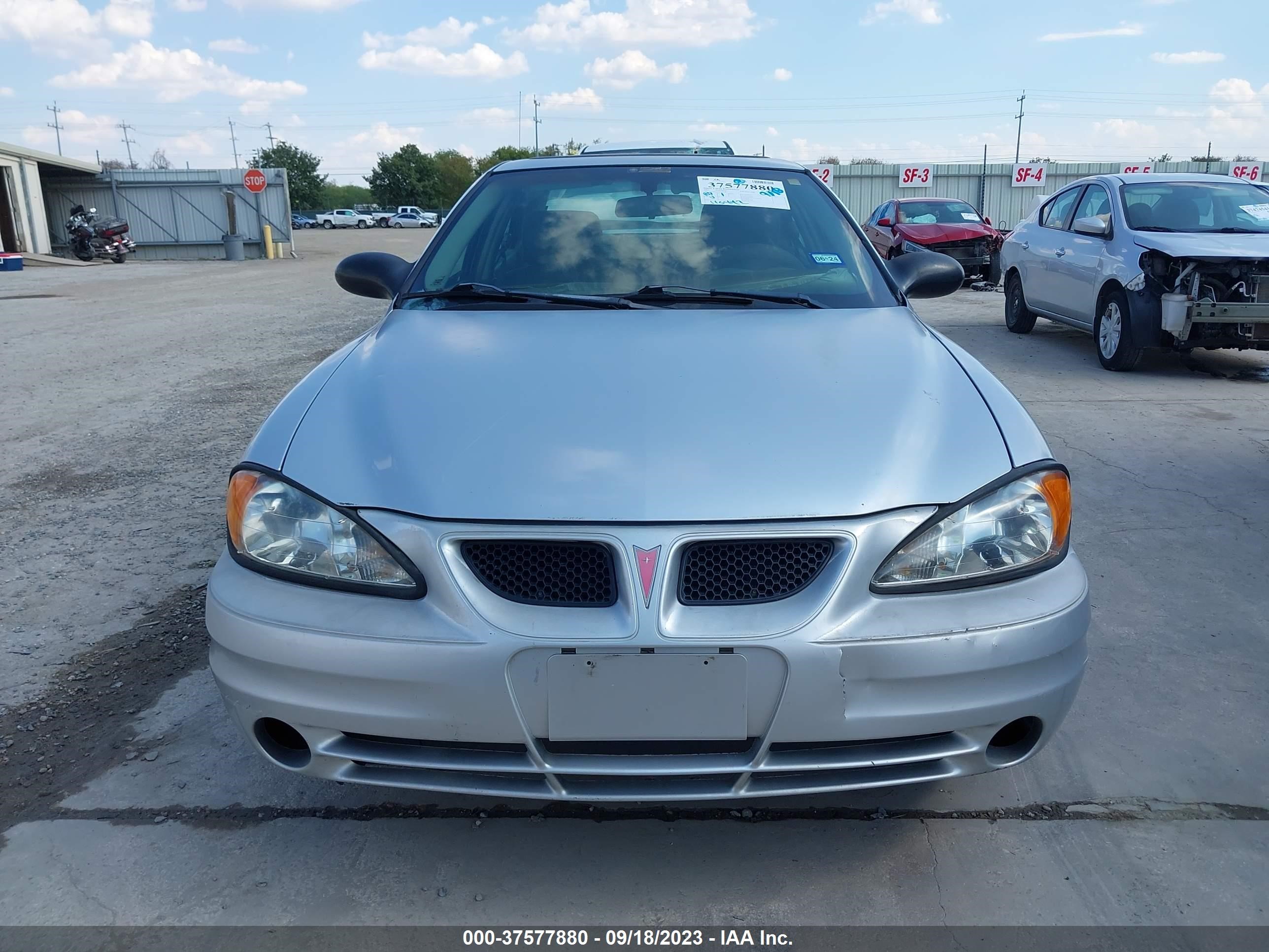 Photo 11 VIN: 1G2NF52F03C197987 - PONTIAC GRAND AM 