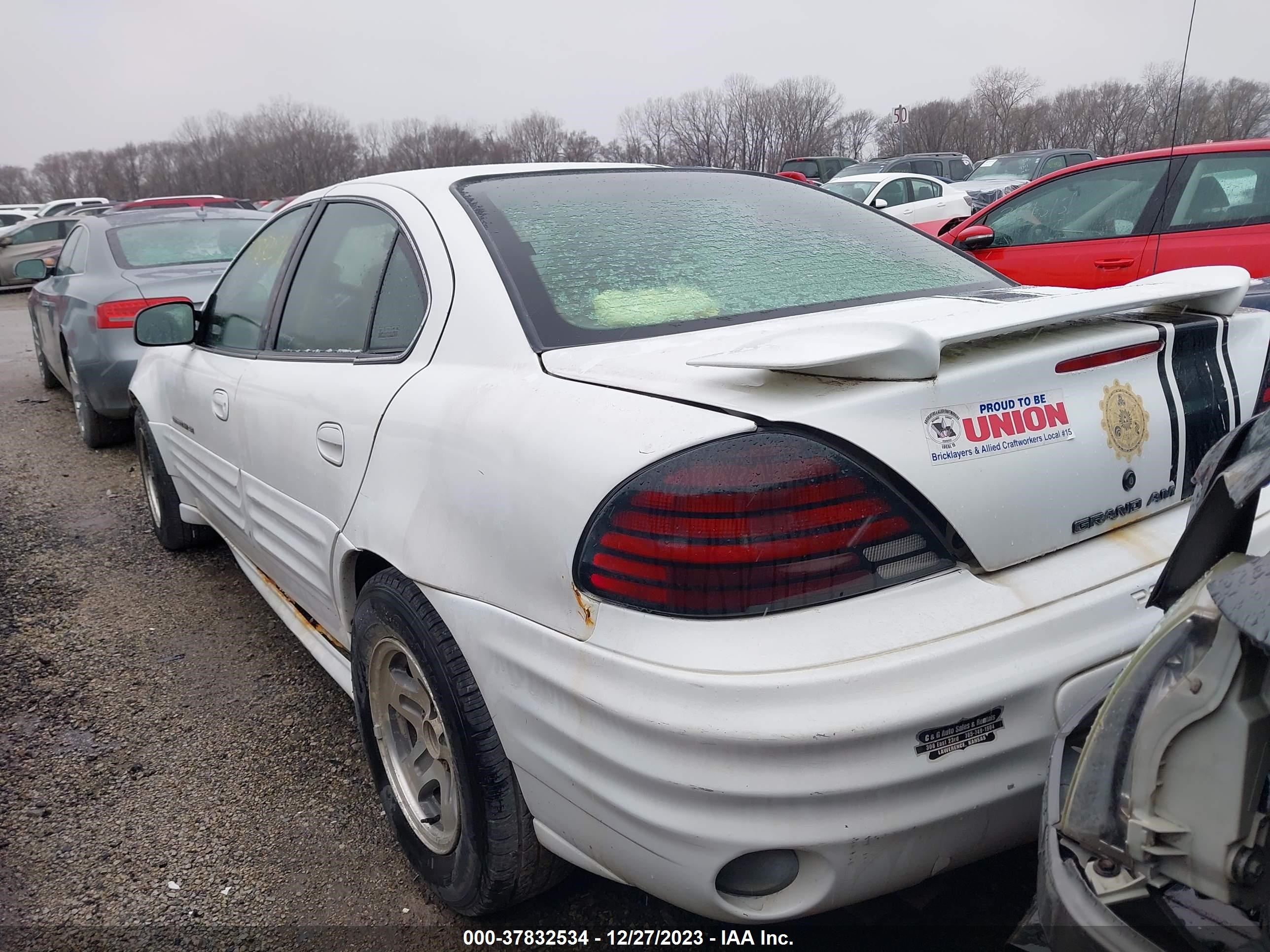 Photo 2 VIN: 1G2NF52F22C147512 - PONTIAC GRAND AM 