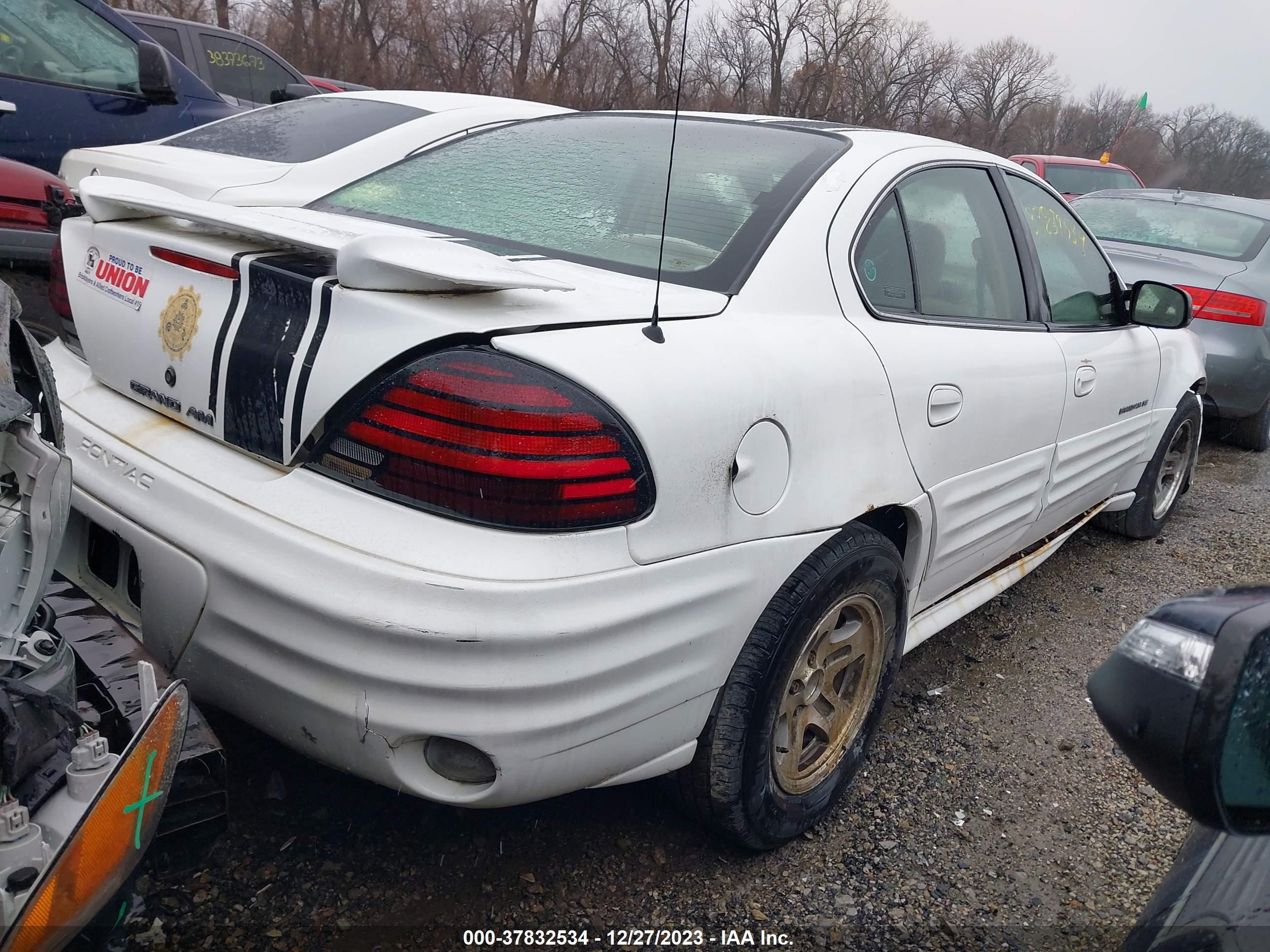 Photo 3 VIN: 1G2NF52F22C147512 - PONTIAC GRAND AM 