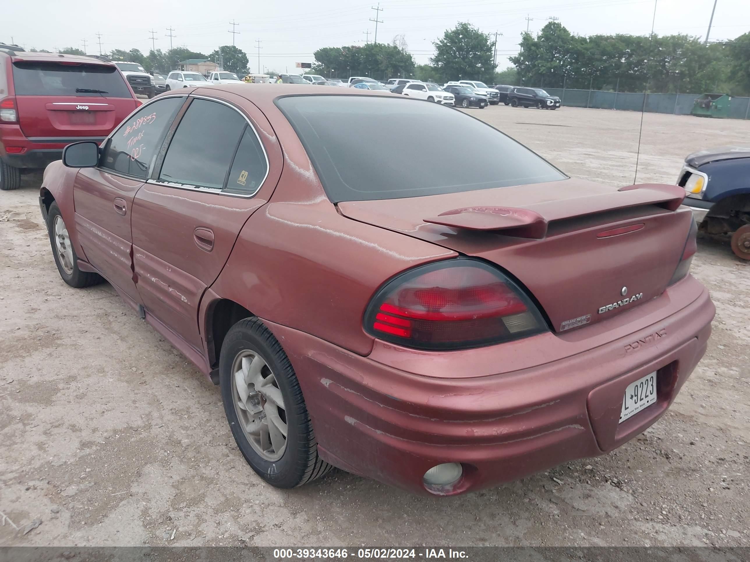 Photo 2 VIN: 1G2NF52F32C289853 - PONTIAC GRAND AM 