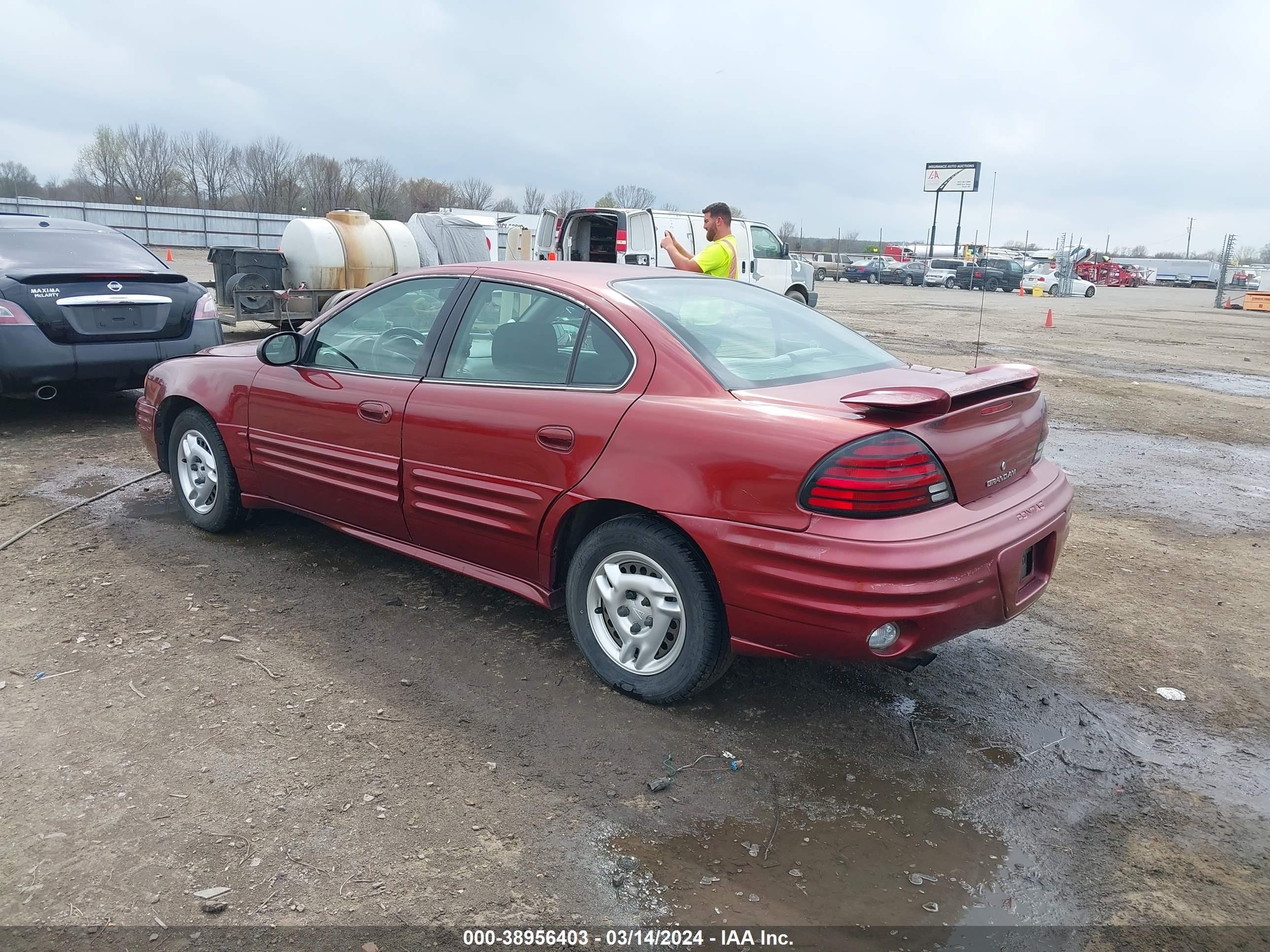 Photo 2 VIN: 1G2NF52F42C280238 - PONTIAC GRAND AM 