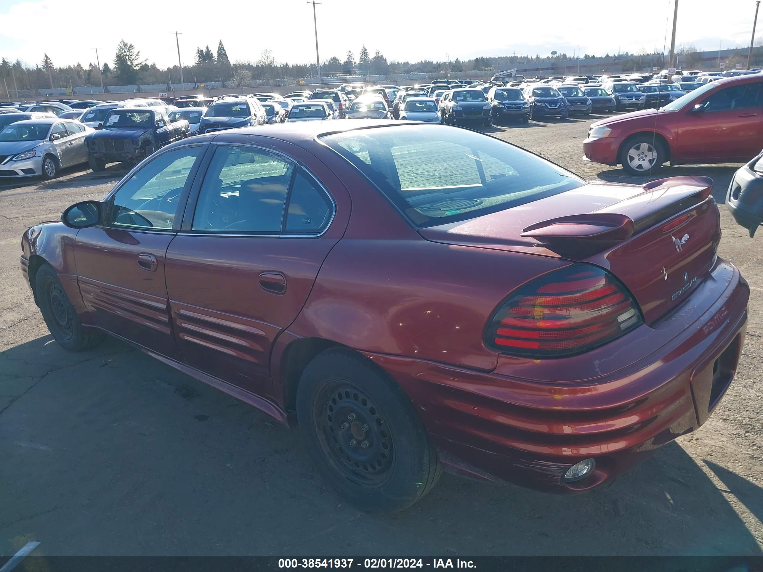 Photo 2 VIN: 1G2NF52F72C247136 - PONTIAC GRAND AM 