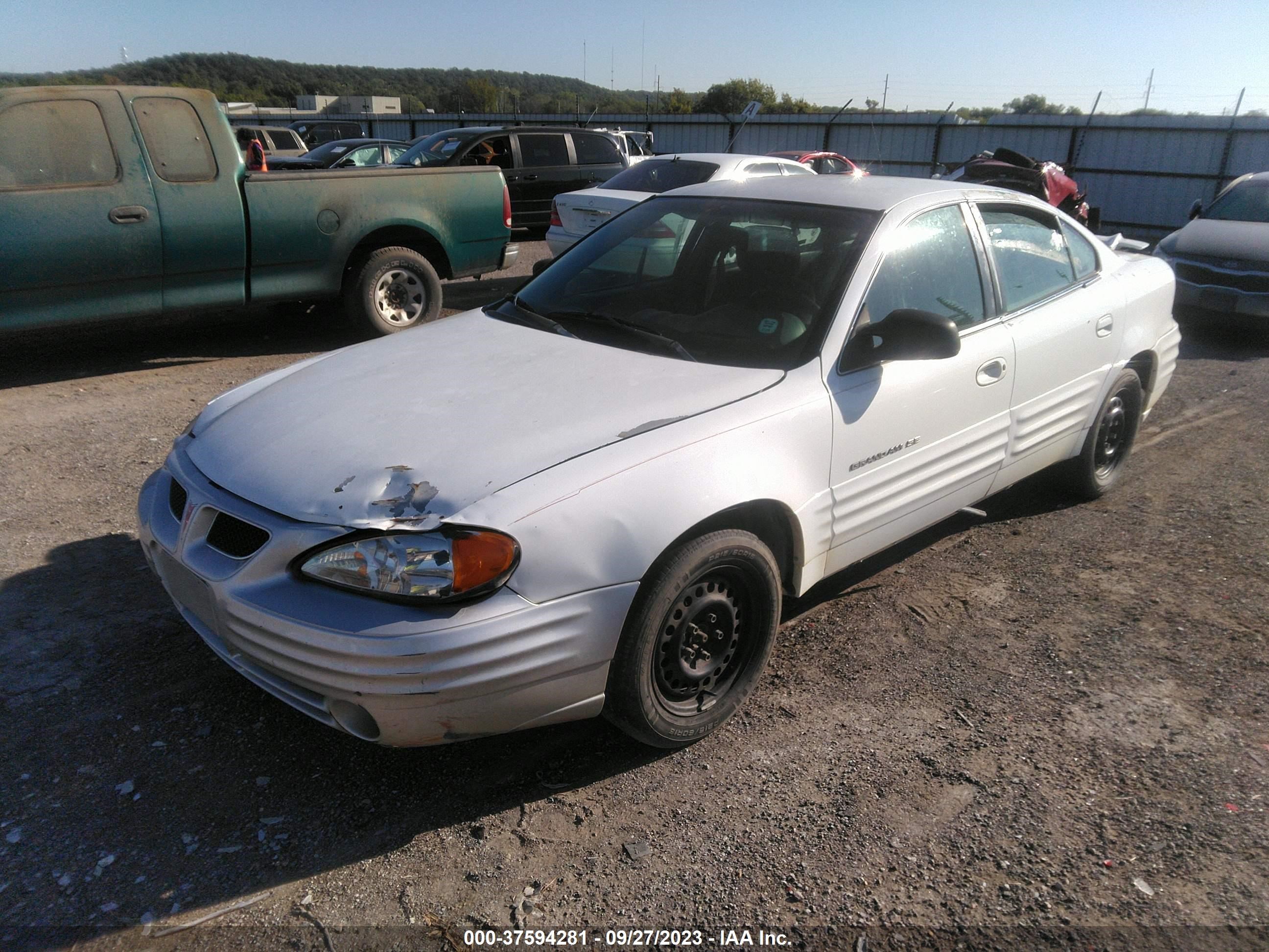 Photo 1 VIN: 1G2NF52T5YC539060 - PONTIAC GRAND AM 