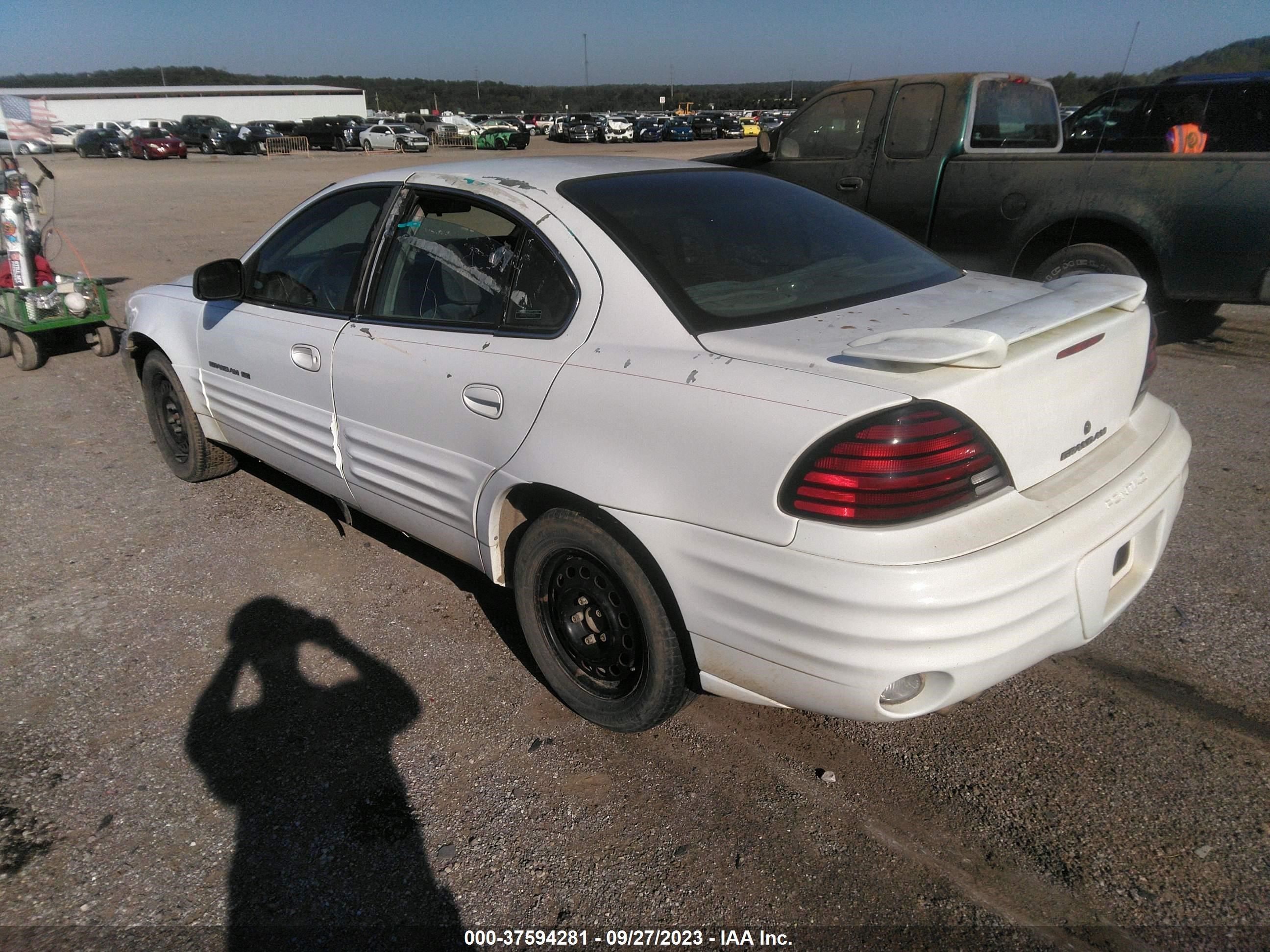 Photo 2 VIN: 1G2NF52T5YC539060 - PONTIAC GRAND AM 