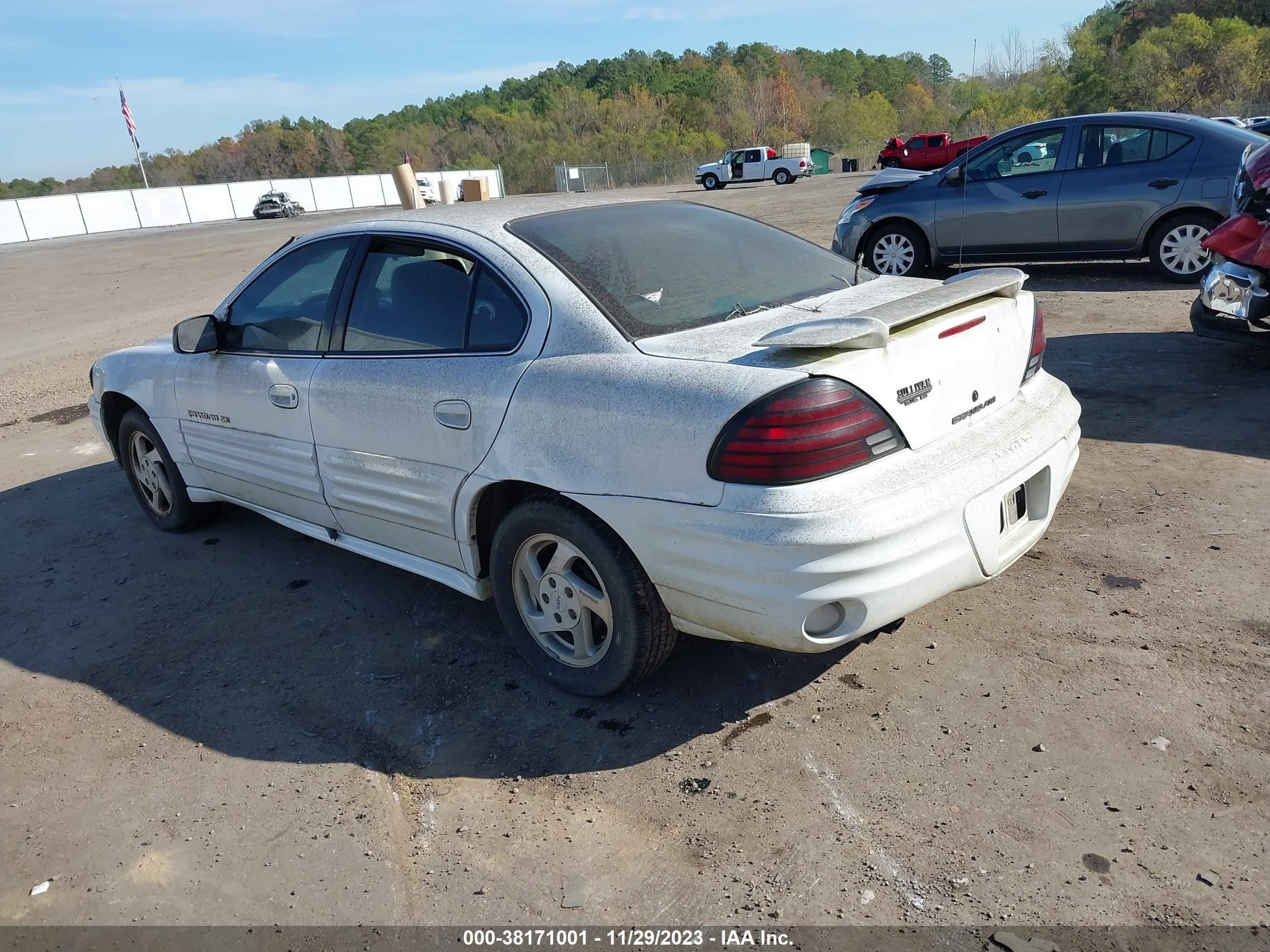 Photo 2 VIN: 1G2NF52T5YM737292 - PONTIAC GRAND AM 