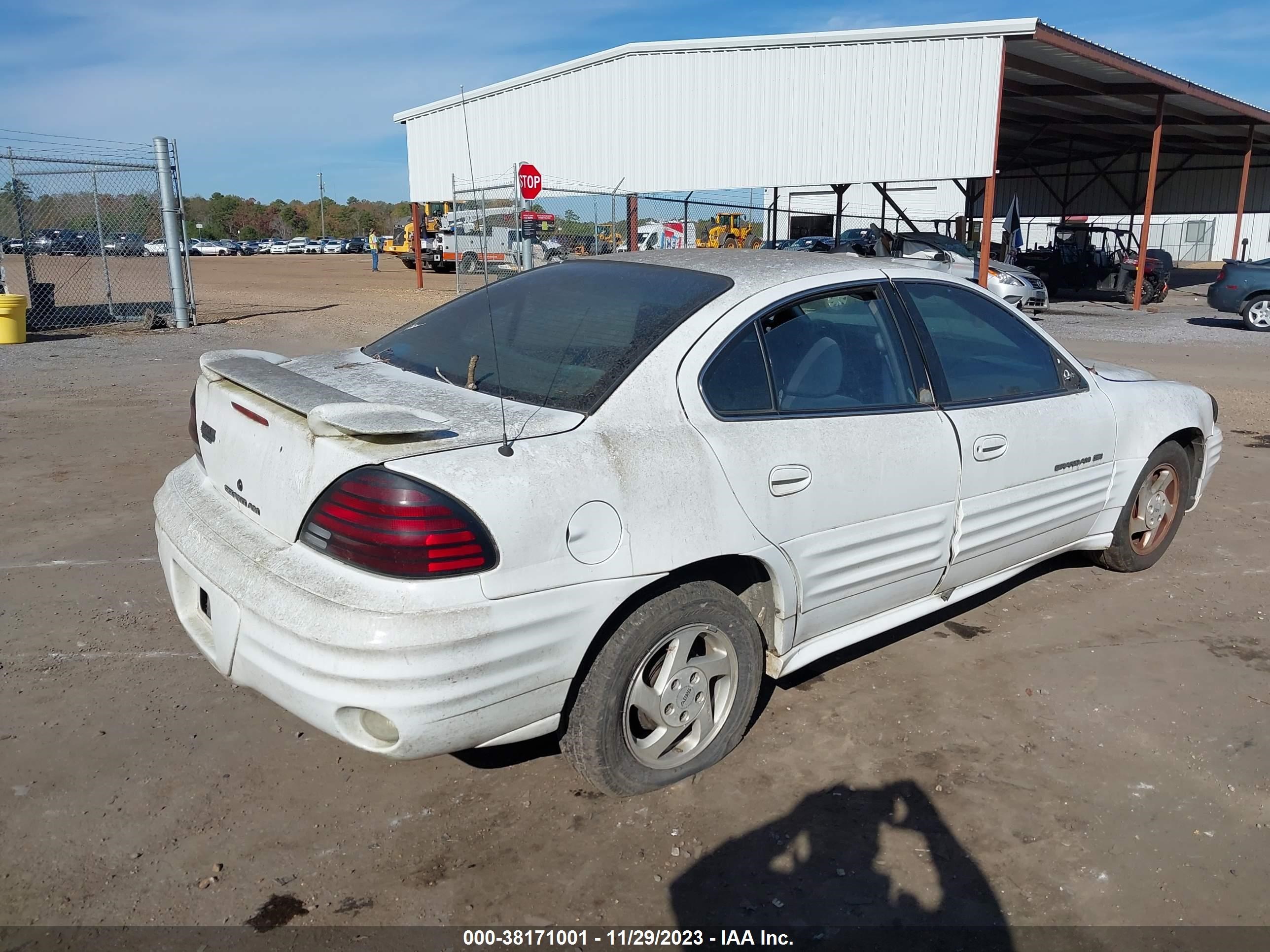 Photo 3 VIN: 1G2NF52T5YM737292 - PONTIAC GRAND AM 