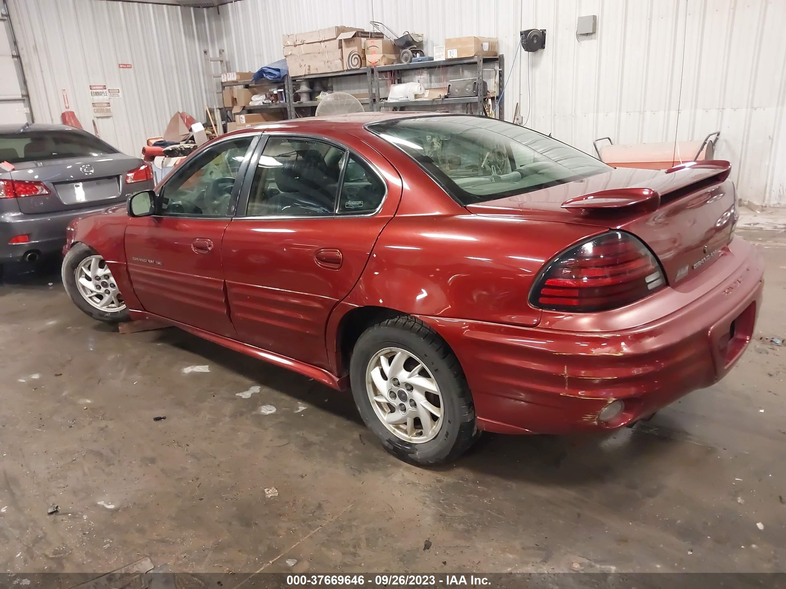 Photo 2 VIN: 1G2NF52T71C117930 - PONTIAC GRAND AM 