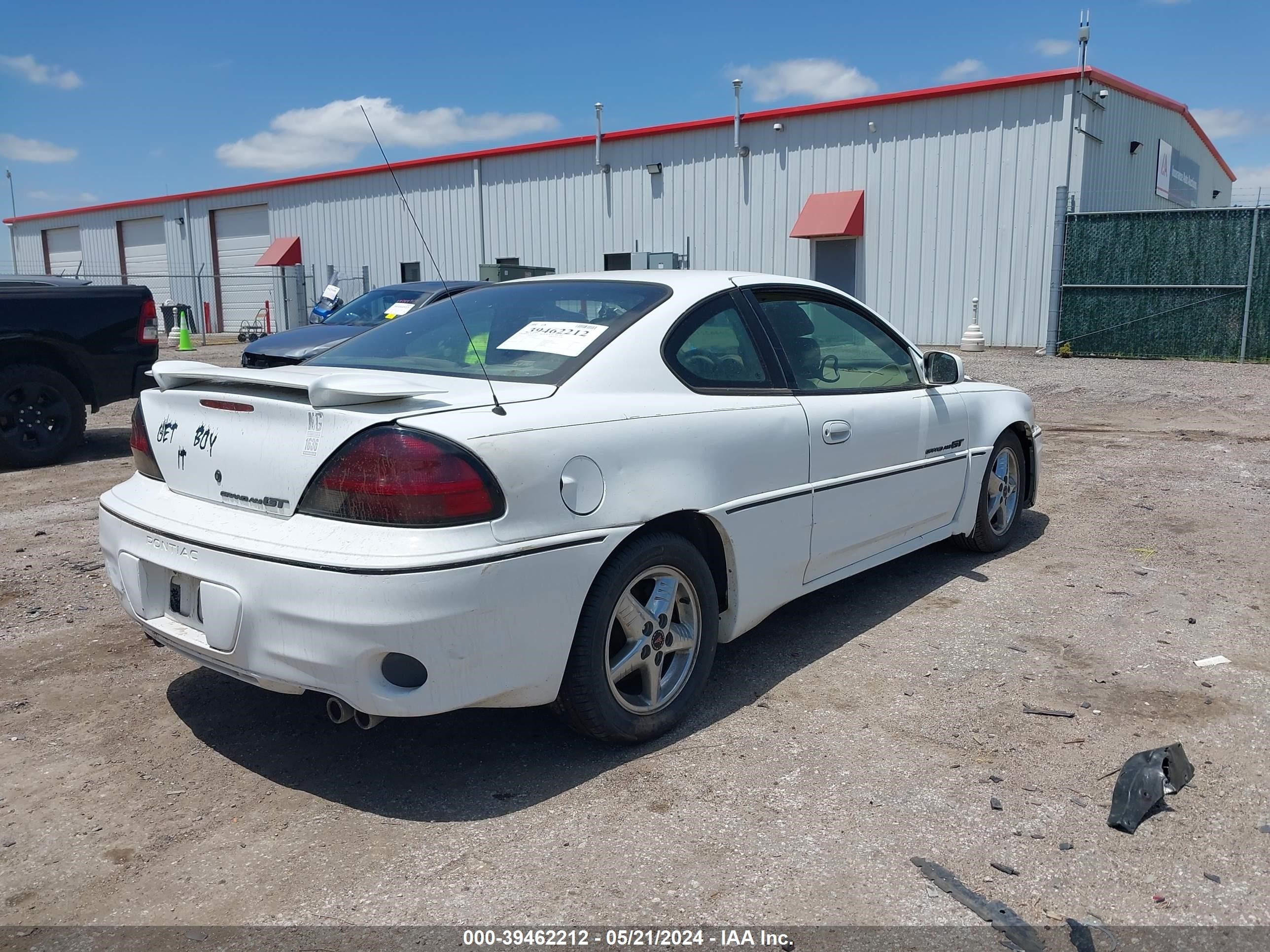 Photo 3 VIN: 1G2NV12E31M566612 - PONTIAC GRAND AM 