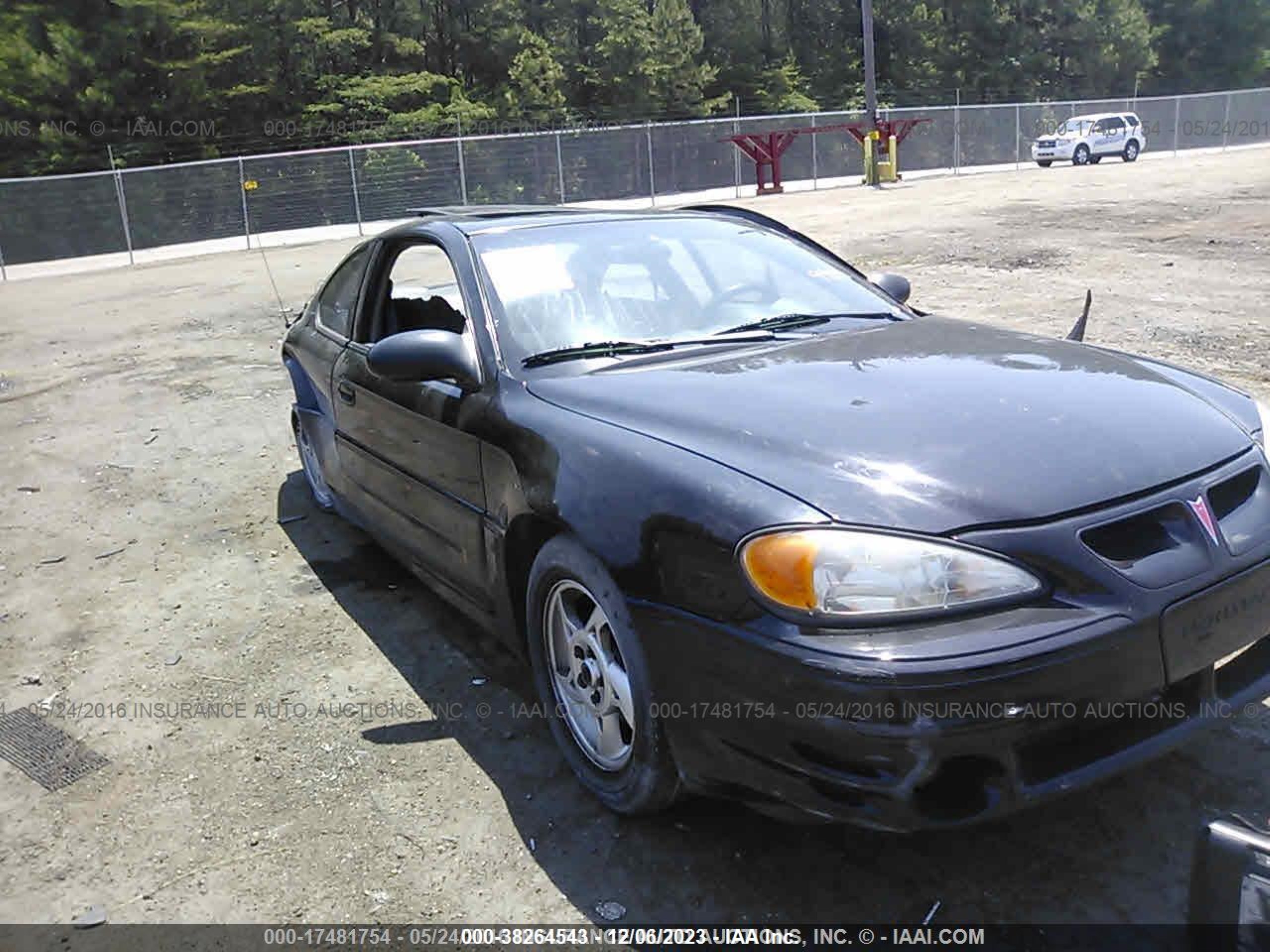 Photo 1 VIN: 1G2NV12E75M159981 - PONTIAC GRAND AM 