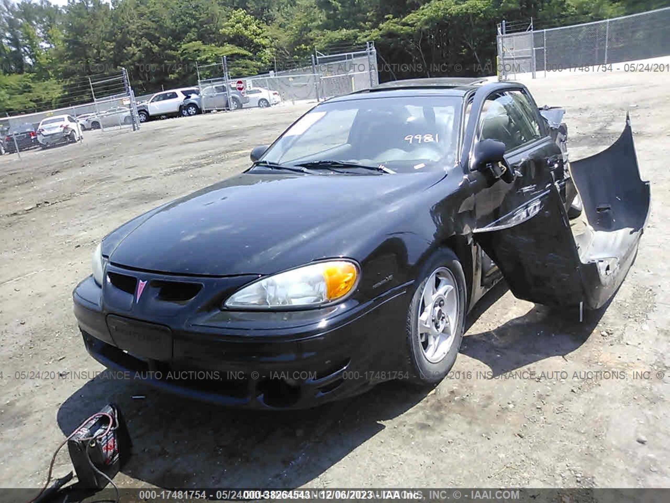 Photo 2 VIN: 1G2NV12E75M159981 - PONTIAC GRAND AM 