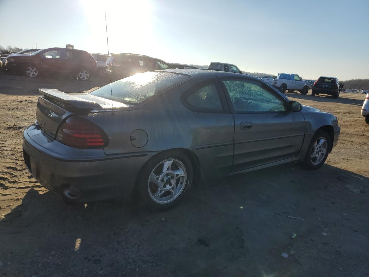 Photo 2 VIN: 1G2NV12E85M166454 - PONTIAC GRAND AM 