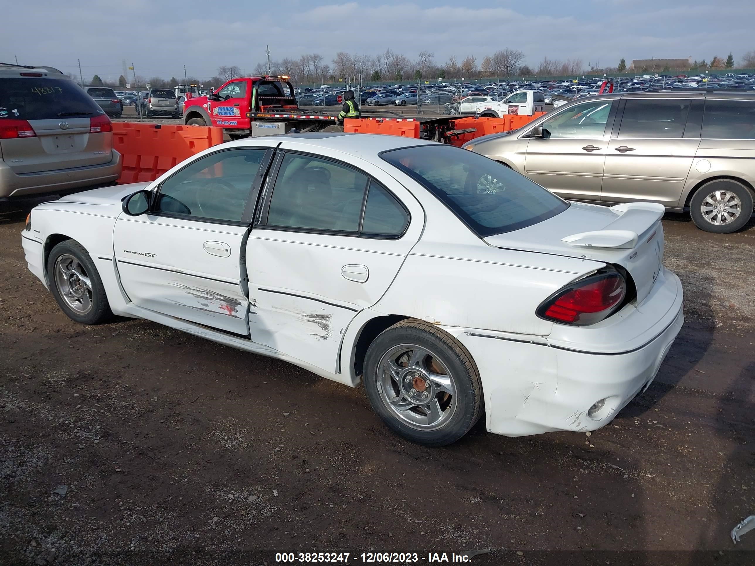 Photo 2 VIN: 1G2NV52EX4C114030 - PONTIAC GRAND AM 