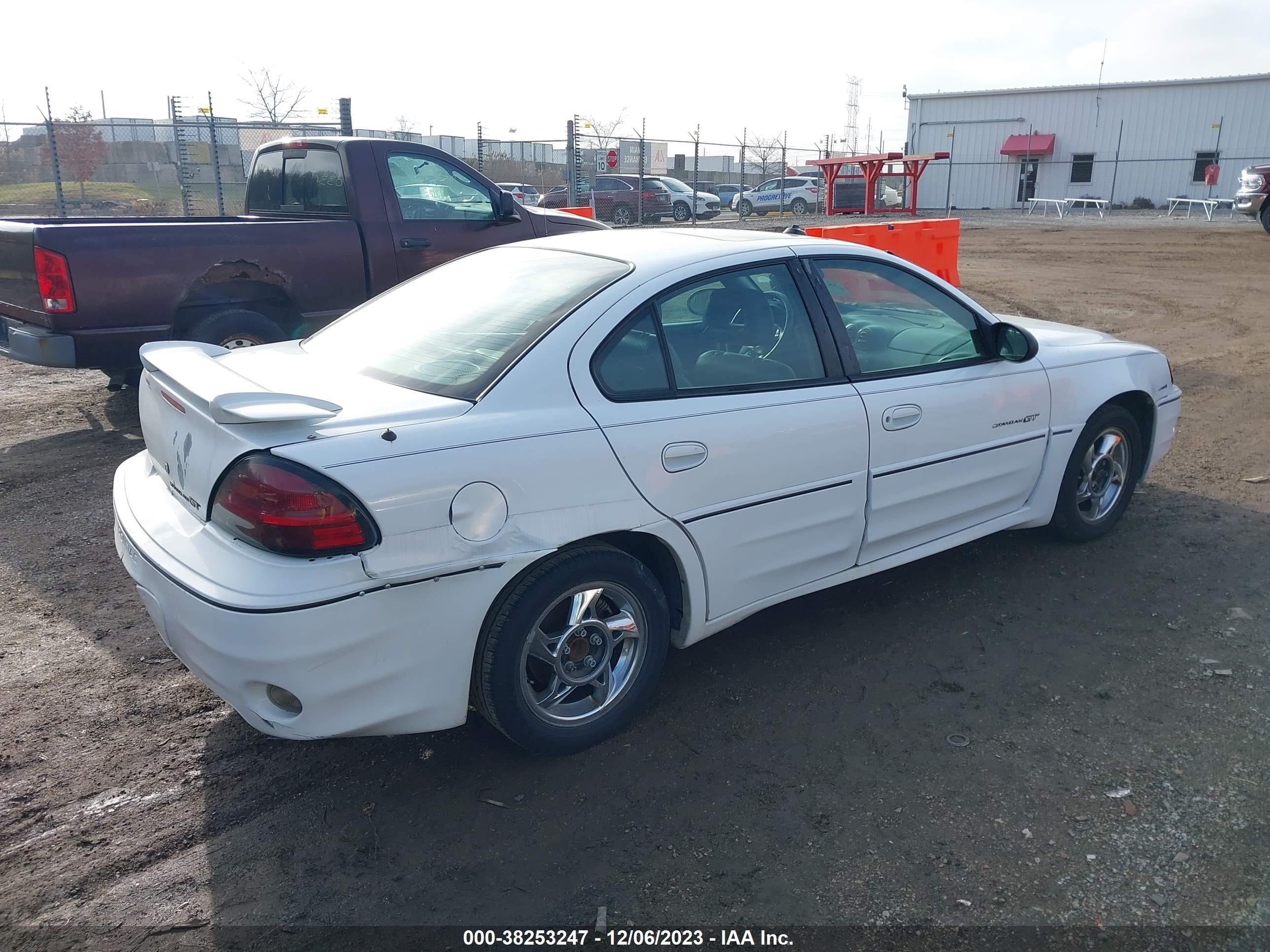 Photo 3 VIN: 1G2NV52EX4C114030 - PONTIAC GRAND AM 