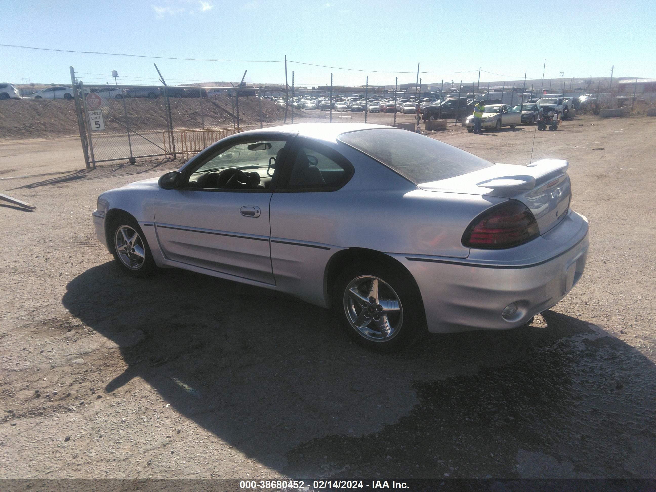 Photo 2 VIN: 1G2NW12E93C157715 - PONTIAC GRAND AM 