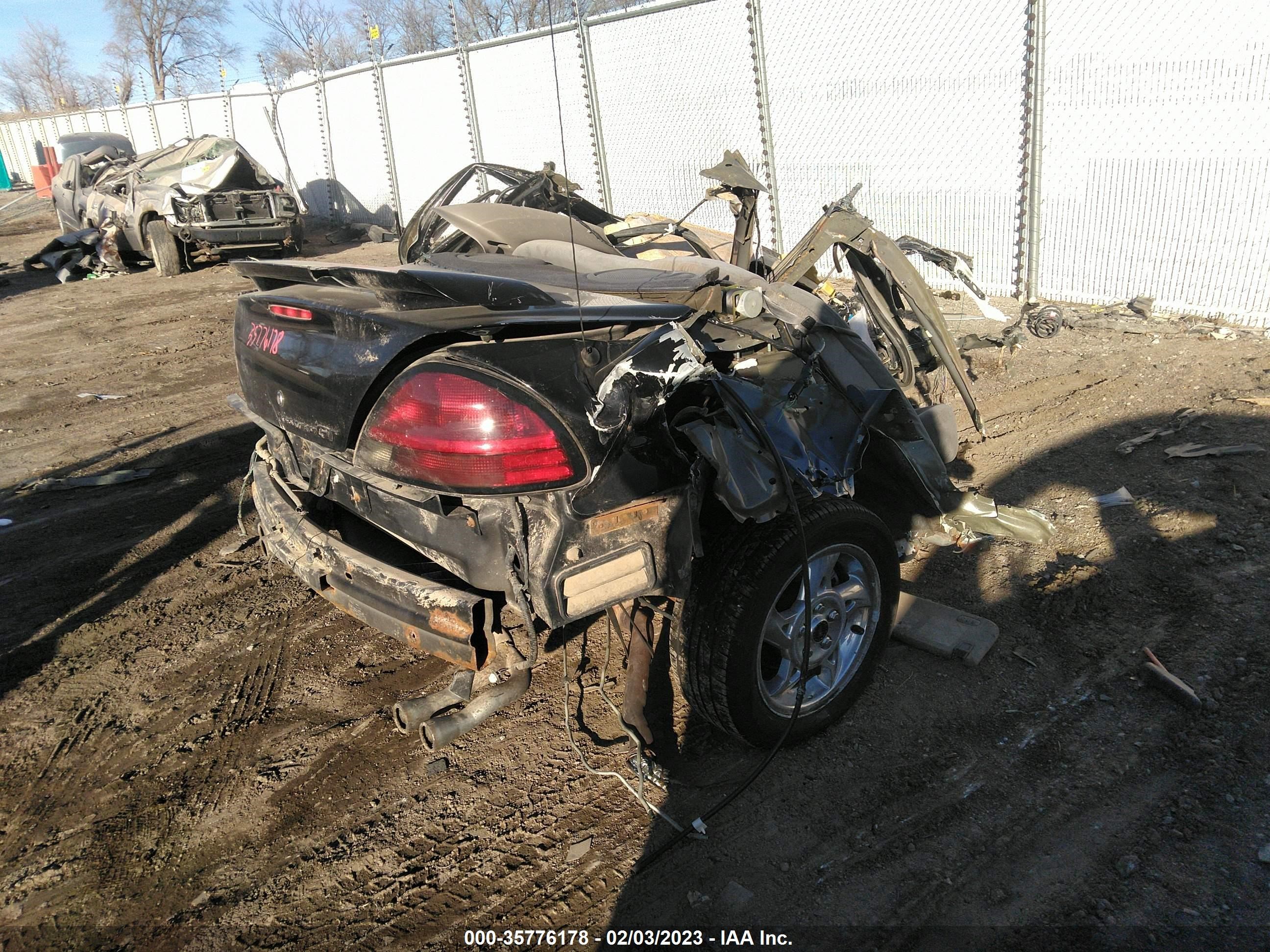 Photo 3 VIN: 1G2NW52E03C117644 - PONTIAC GRAND AM 